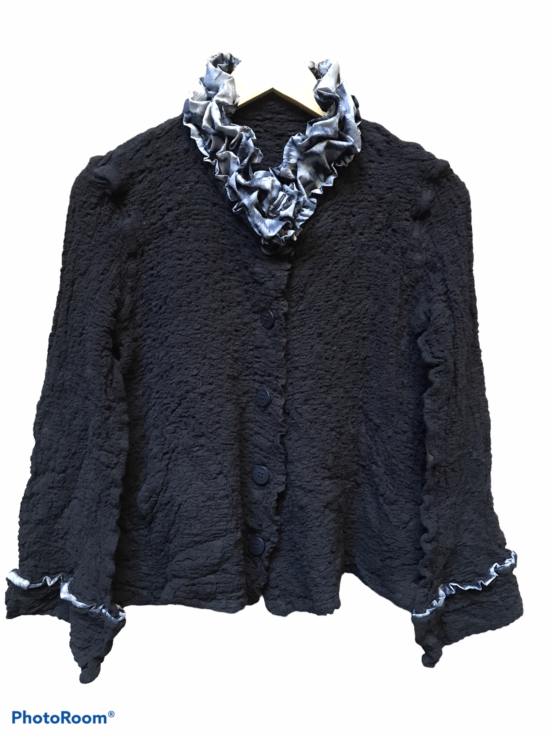 【me ISSEY MIYAKE】定番 CAULIFLOWER JACKET 黒 CAULIFLOWER JACKET – ISSEY MIYAKE ONLINE STORE