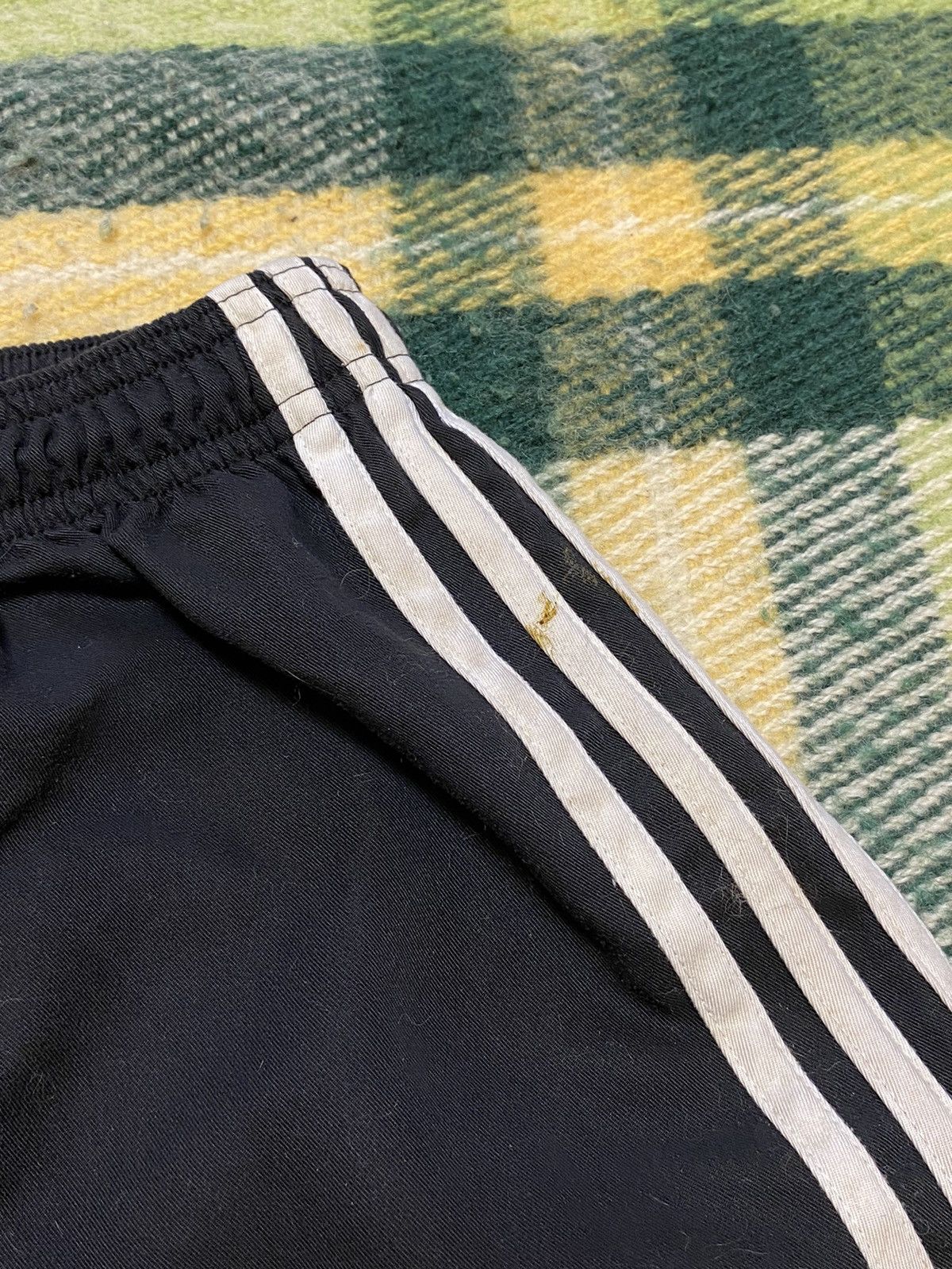 Adidas Vintage Adidas shorts streetwear y2k casual style size M Size US 32 / EU 48 - 2 Thumbnail