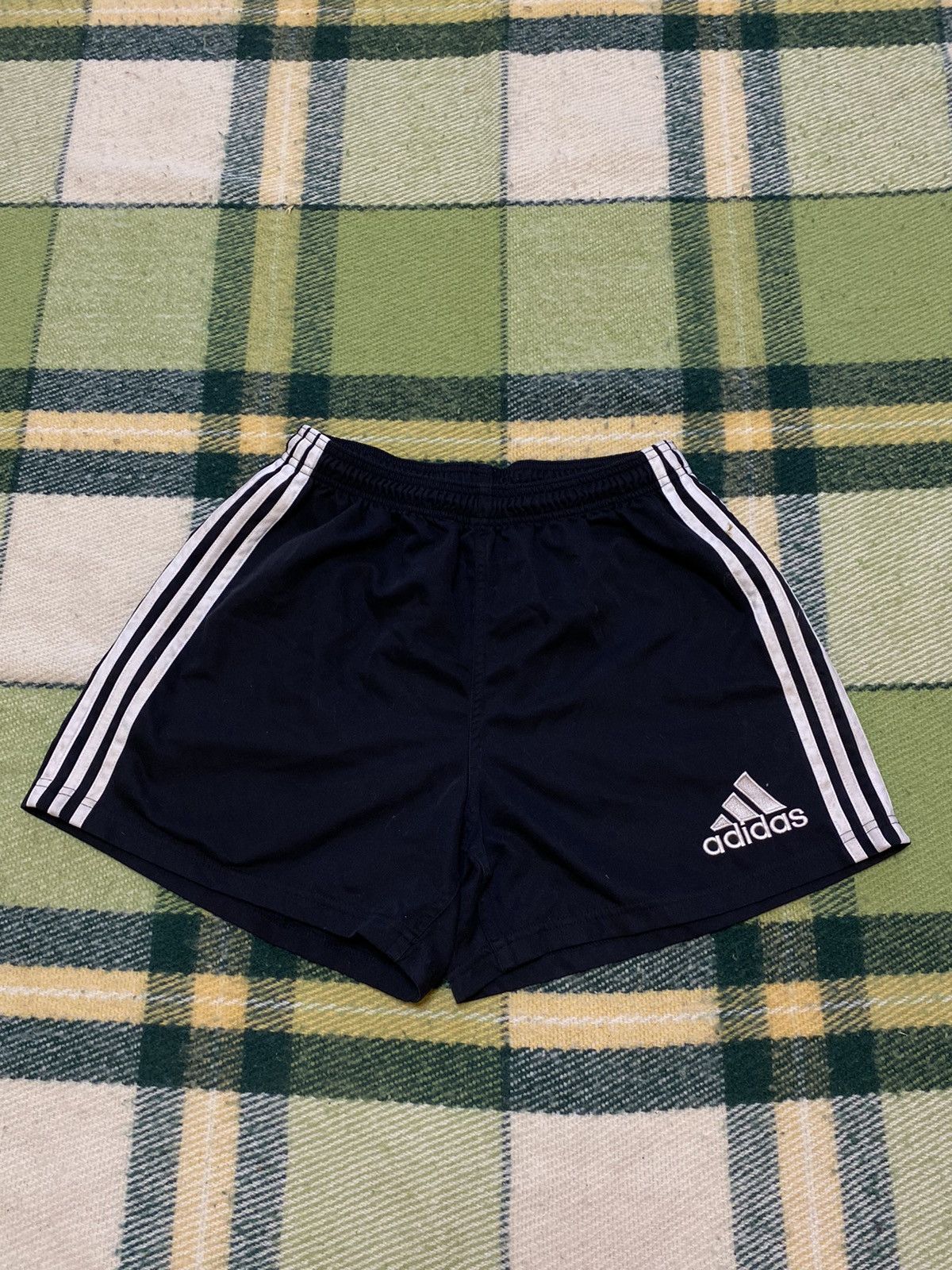 Adidas Vintage Adidas shorts streetwear y2k casual style size M Size US 32 / EU 48 - 1 Thumbnail
