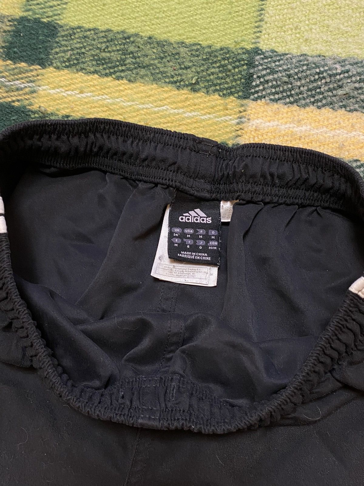 Adidas Vintage Adidas shorts streetwear y2k casual style size M Size US 32 / EU 48 - 4 Thumbnail