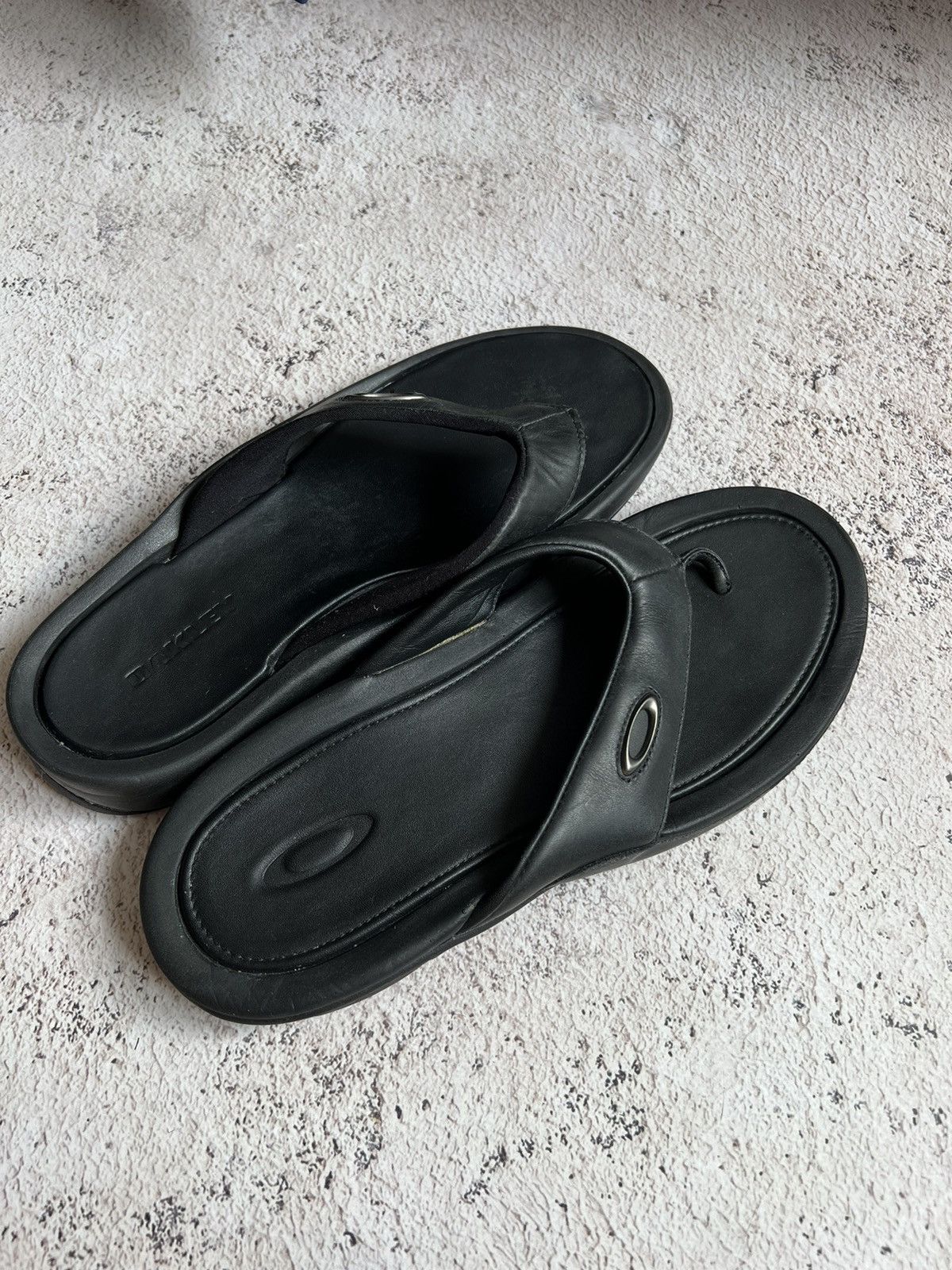 Oakley Vintage Leather Flip Flops Slippers Footwear