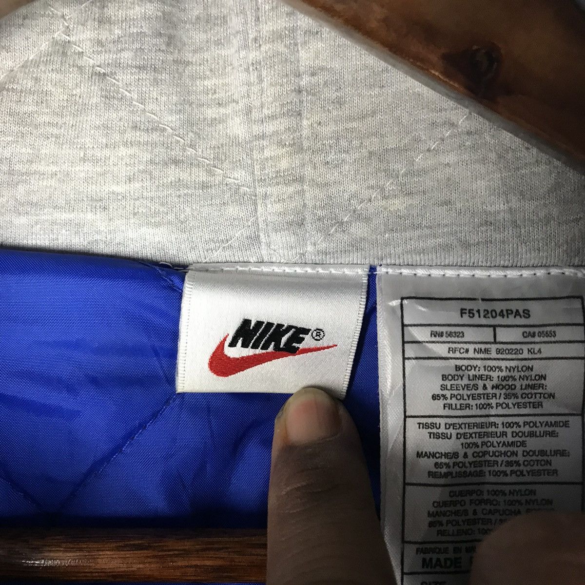 Nike Vintage Nike Windbreaker Jacket Size US L / EU 52-54 / 3 - 8 Thumbnail
