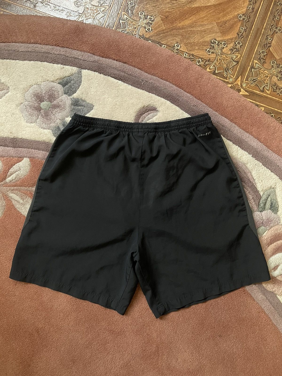 Nike Nike Black Shorts Size US 36 / EU 52 - 7 Thumbnail