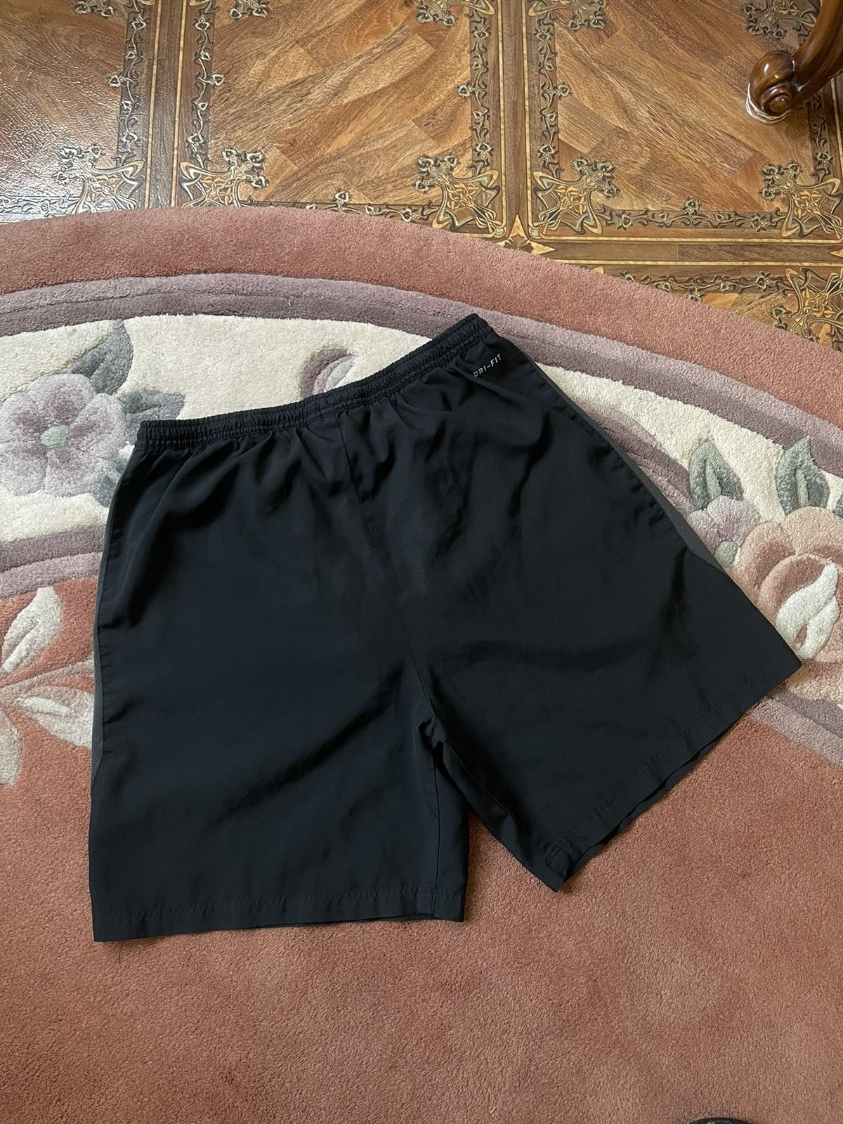 Nike Nike Black Shorts Size US 36 / EU 52 - 8 Thumbnail