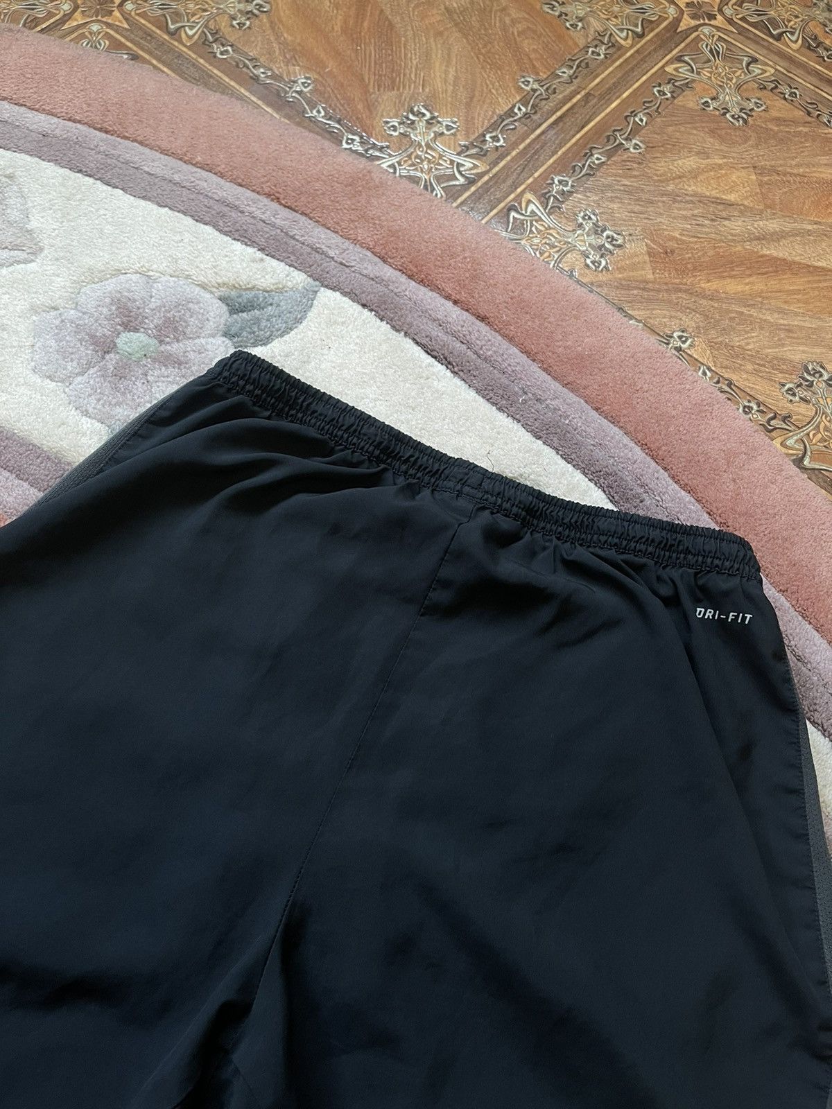 Nike Nike Black Shorts Size US 36 / EU 52 - 10 Thumbnail