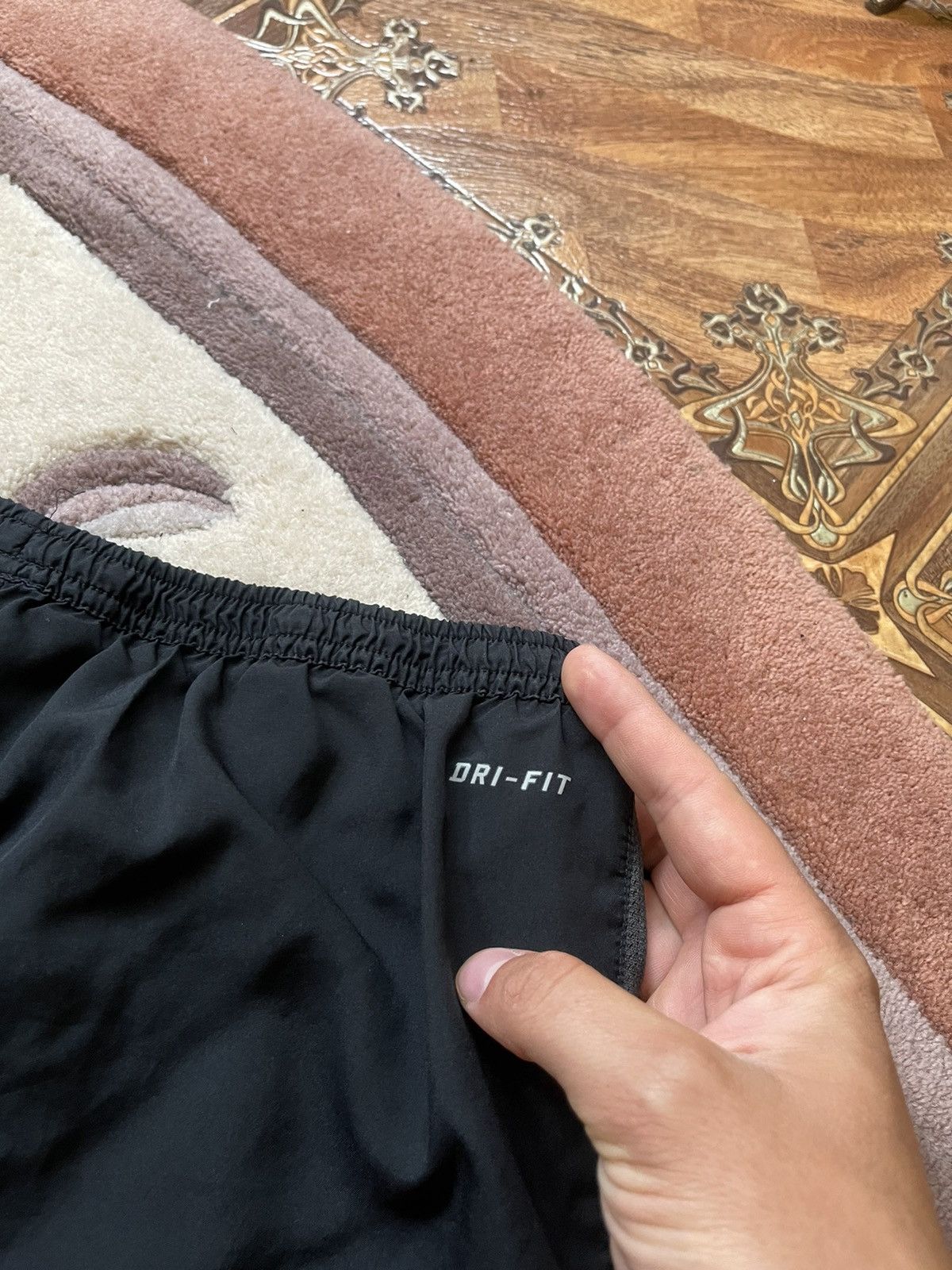 Nike Nike Black Shorts Size US 36 / EU 52 - 14 Thumbnail