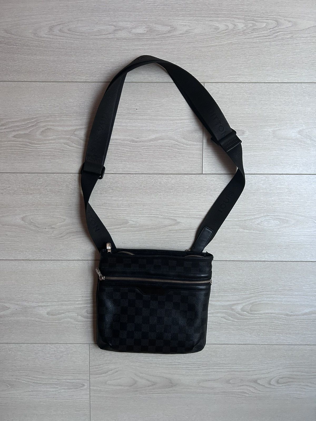 Louis Vuitton ouis Vuitton Thomas Handbag Damier Graphite Black Size ONE SIZE - 1 Thumbnail