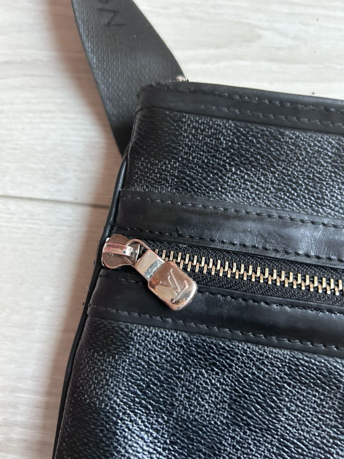 Louis Vuitton ouis Vuitton Thomas Handbag Damier Graphite Black Size ONE SIZE - 7 Thumbnail