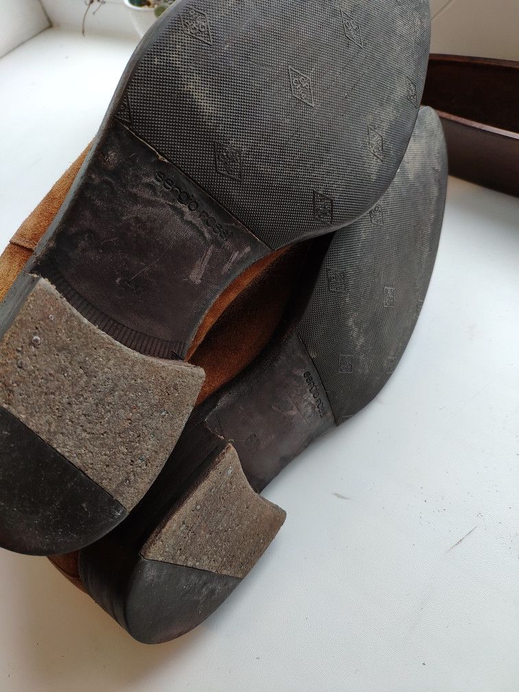 Sergio Rossi Tan strap chelsea boots.Fits like Saint Laurent or Gucci Size US 7.5 / EU 40-41 - 7 Thumbnail