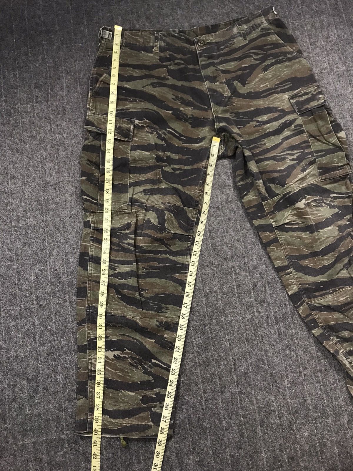Vintage Vintage USA Tiger Camouflage Army Trousers Cargo Combat Size US 37 - 10 Thumbnail