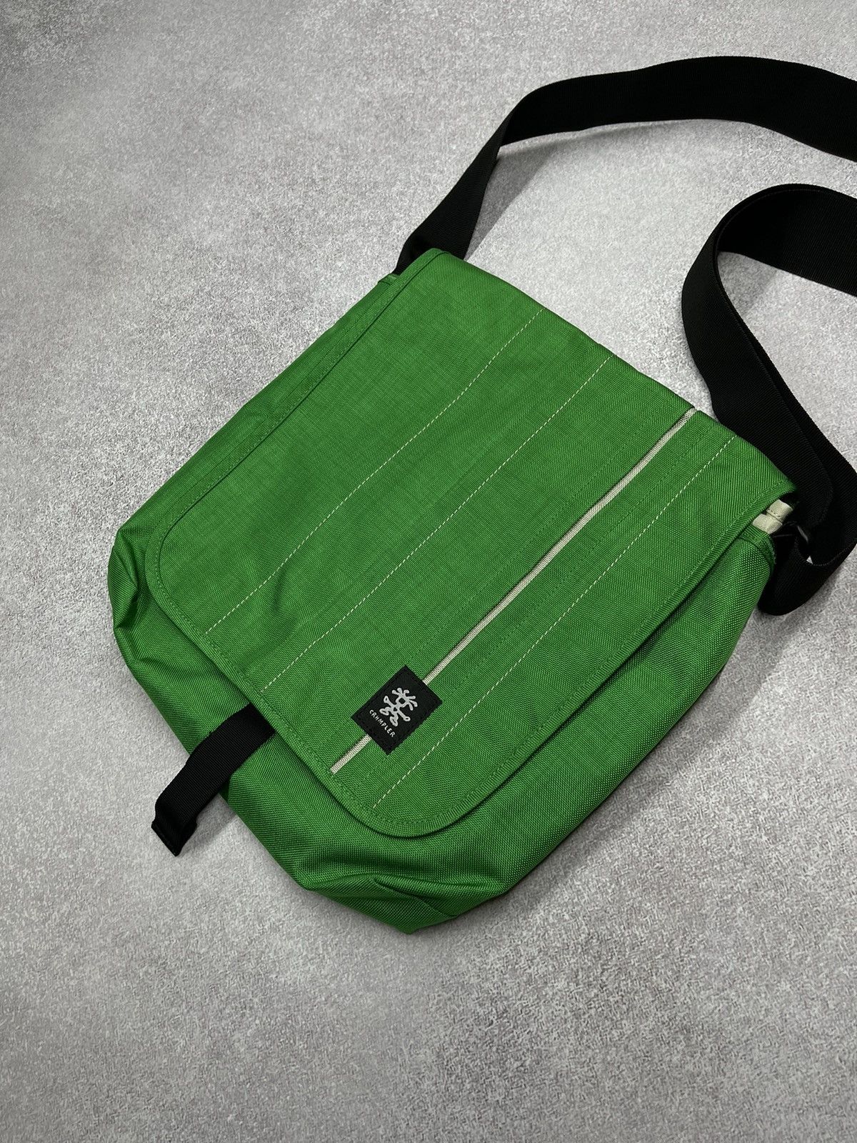 Crumpler Vintage Shoulder Hand Sling Bag Crumpler Messenger Y2K Size ONE SIZE - 5 Thumbnail