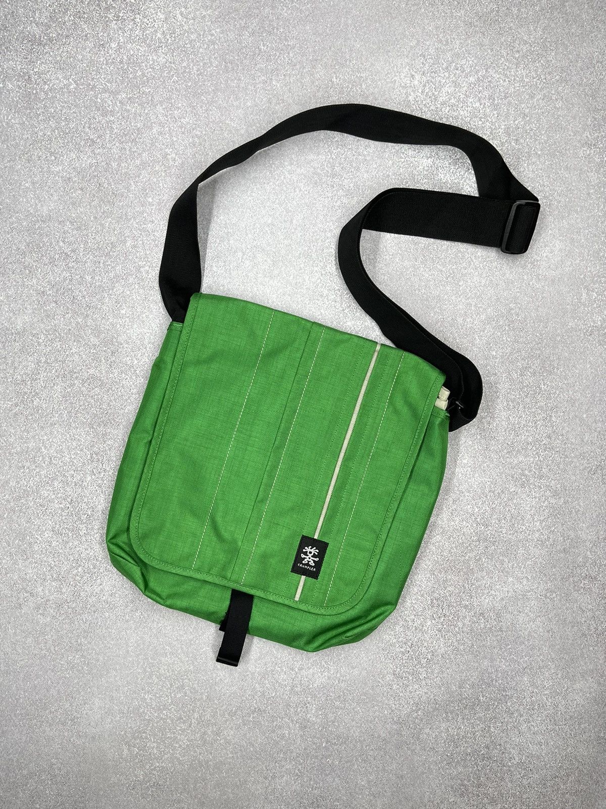 Crumpler Vintage Shoulder Hand Sling Bag Crumpler Messenger Y2K Size ONE SIZE - 1 Thumbnail