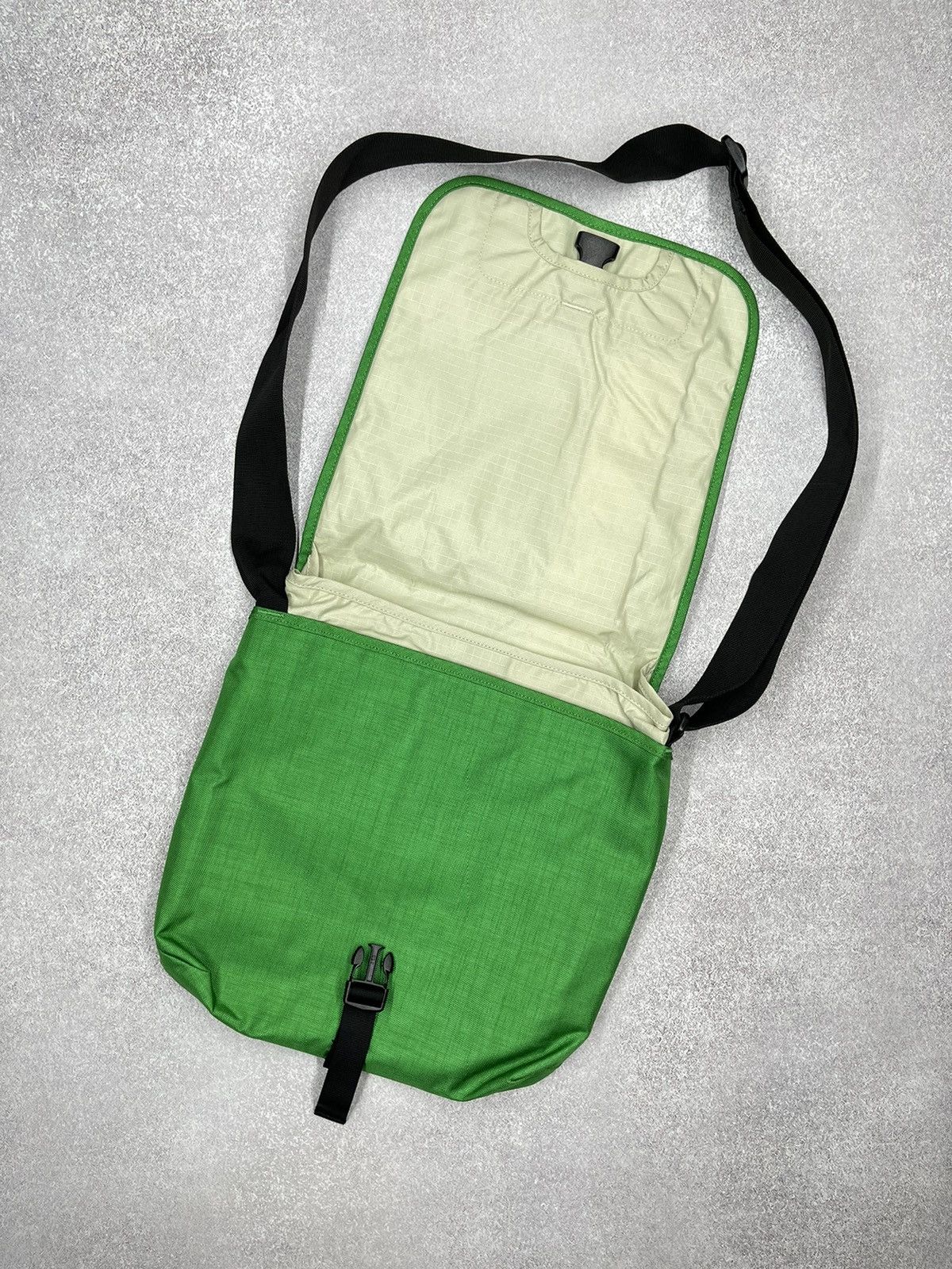 Crumpler Vintage Shoulder Hand Sling Bag Crumpler Messenger Y2K Size ONE SIZE - 2 Thumbnail