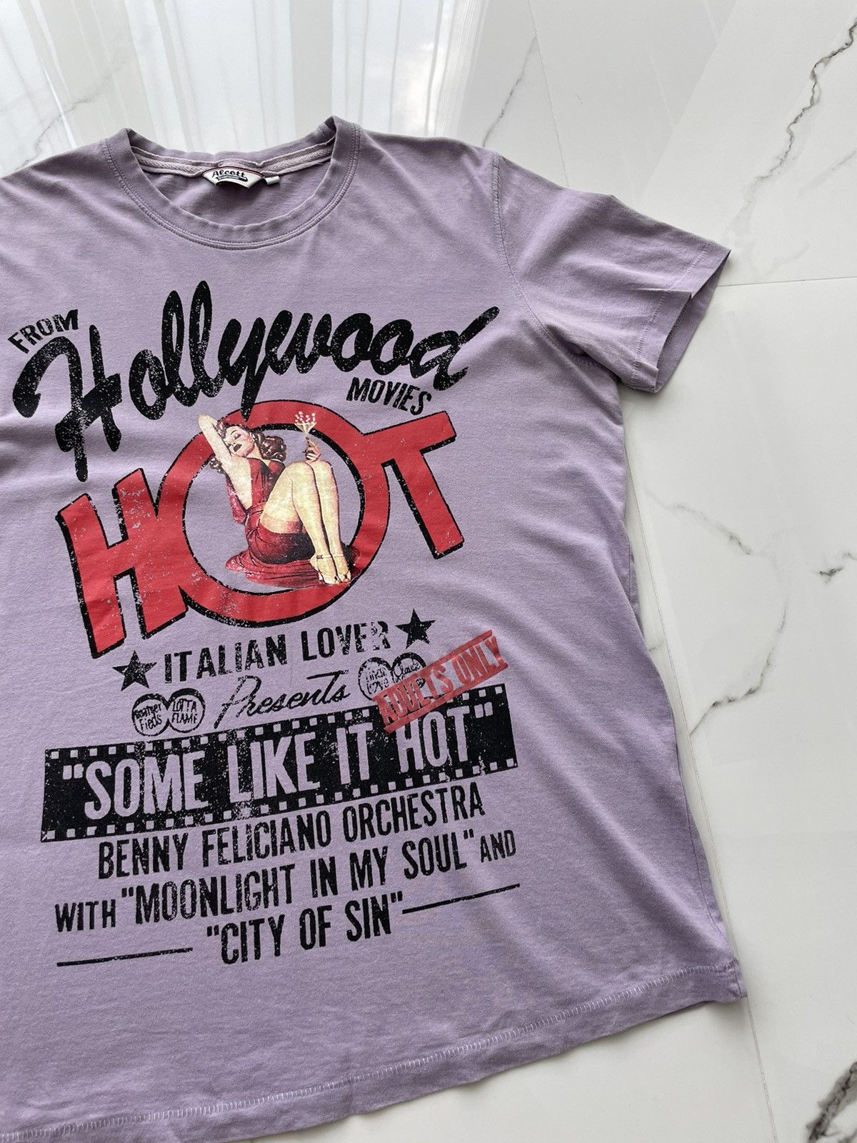 Vintage Vintage “Some Like it Hot” Marilyn Monroe Tee Shirt Size M Size US M / EU 48-50 / 2 - 5 Thumbnail