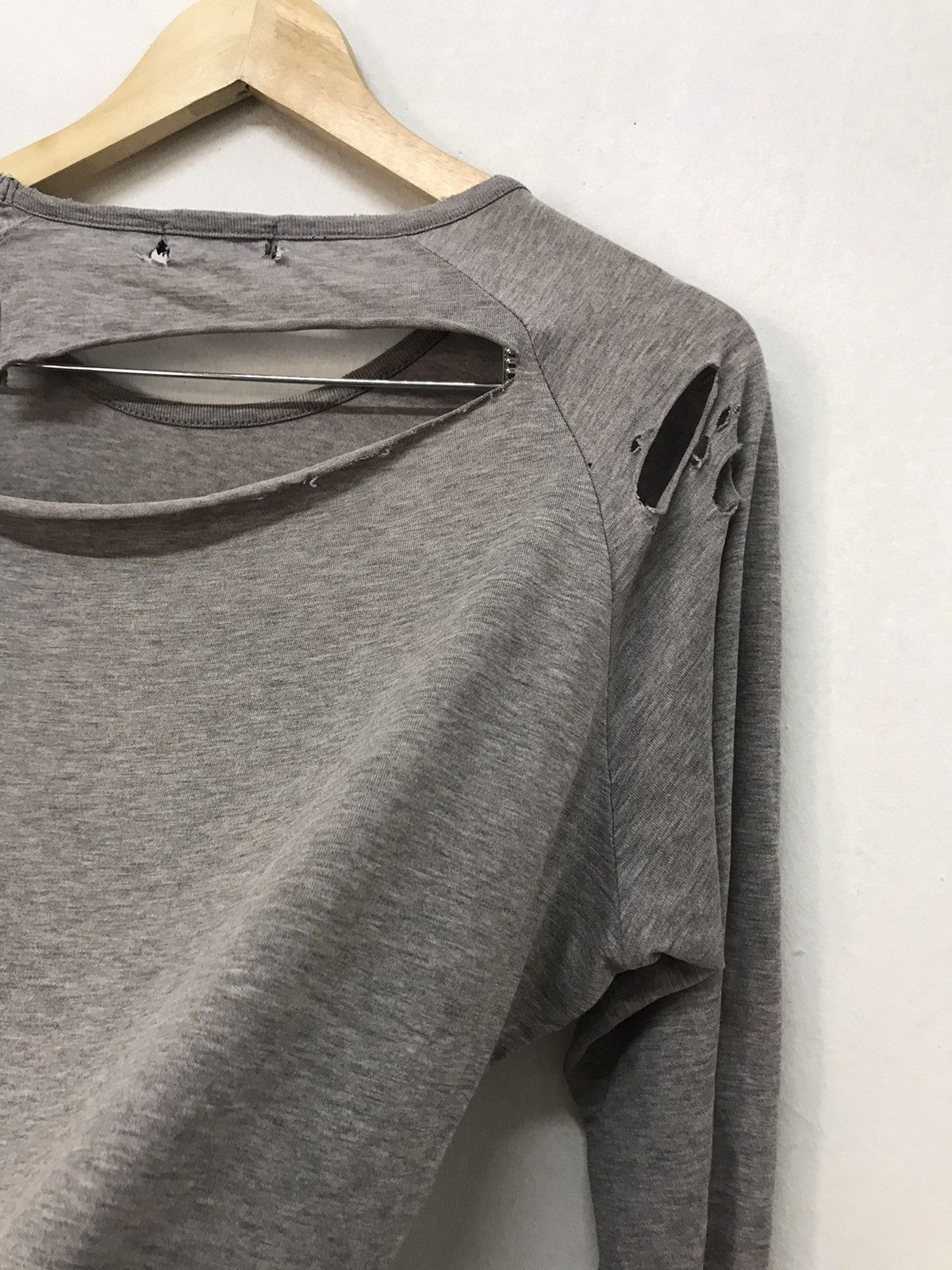 Burberry Rare❗️Burberry Distressed Long Sleeve T-Shirt Size M / US 6-8 / IT 42-44 - 12 Thumbnail