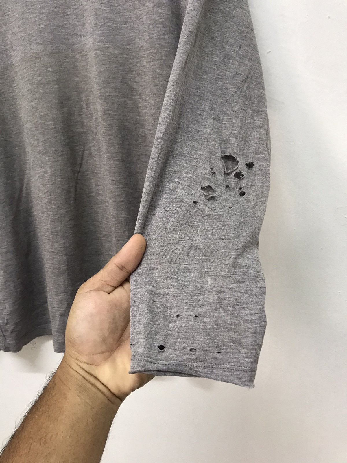 Burberry Rare❗️Burberry Distressed Long Sleeve T-Shirt Size M / US 6-8 / IT 42-44 - 4 Thumbnail