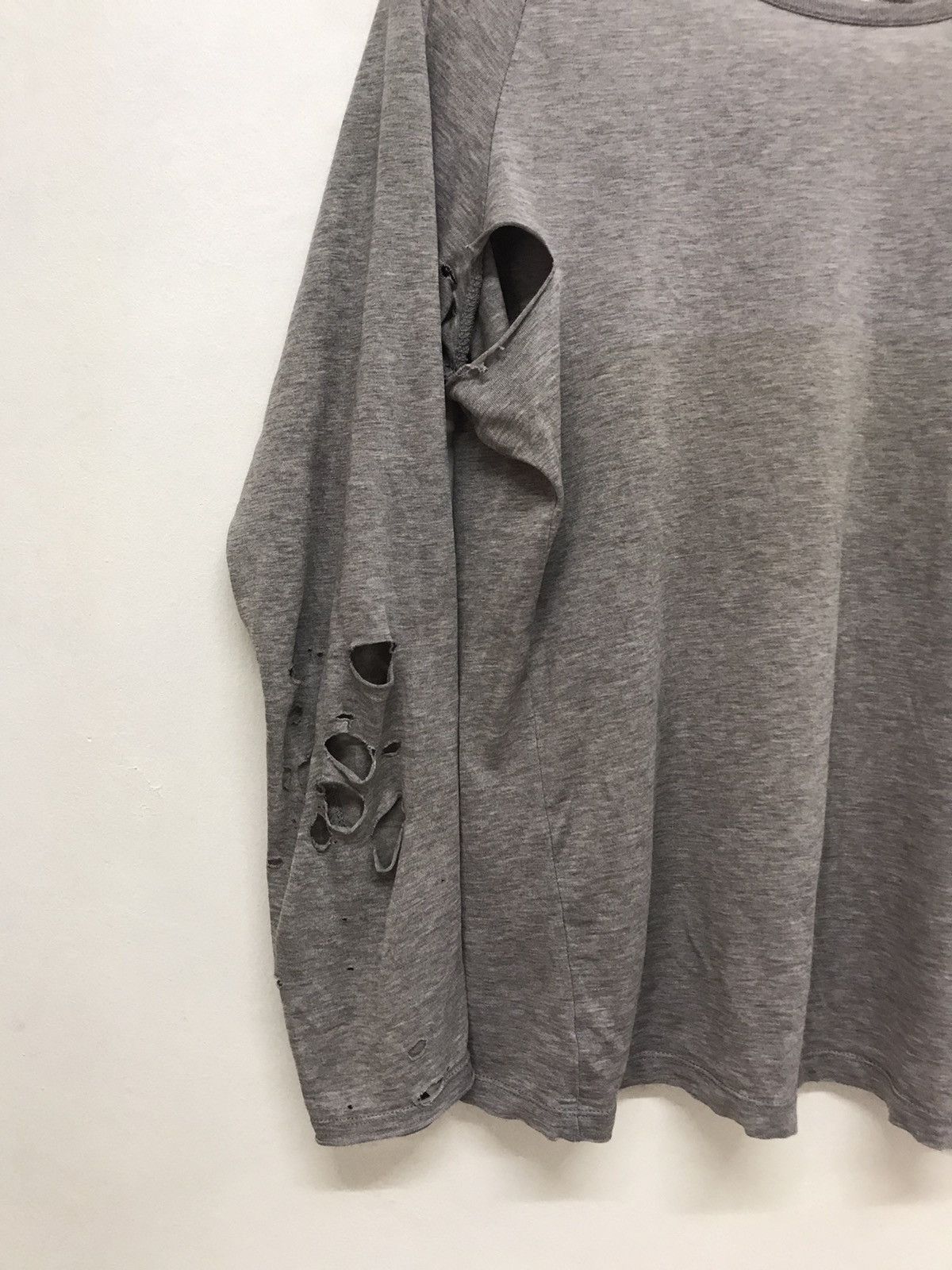 Burberry Rare❗️Burberry Distressed Long Sleeve T-Shirt Size M / US 6-8 / IT 42-44 - 3 Thumbnail