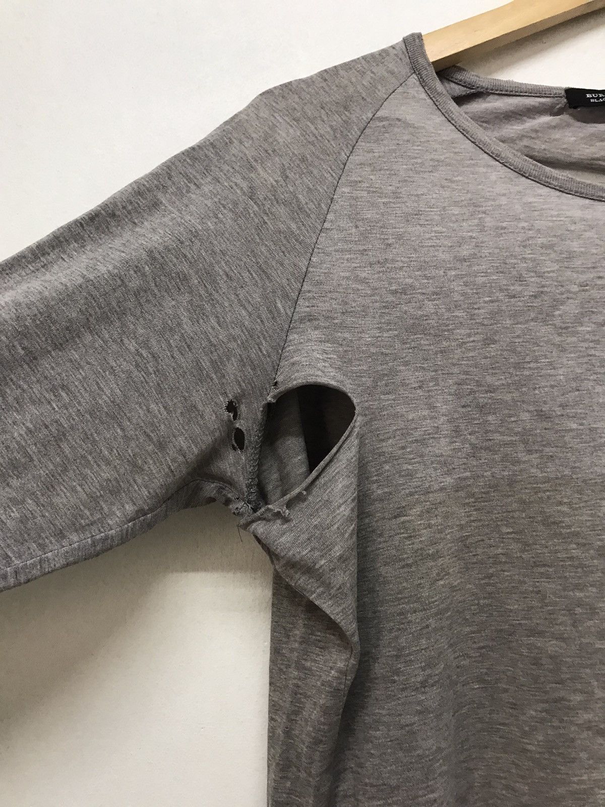 Burberry Rare❗️Burberry Distressed Long Sleeve T-Shirt Size M / US 6-8 / IT 42-44 - 8 Thumbnail