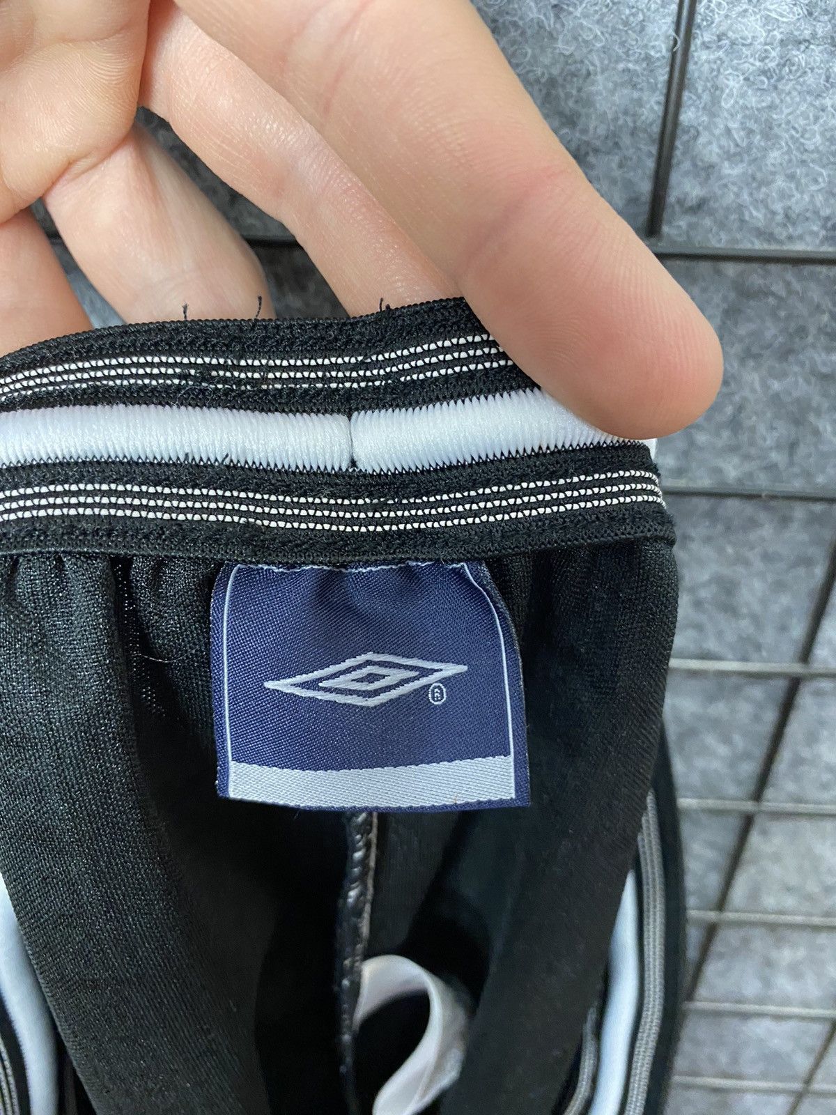 Umbro × Vintage Umbro Vintage Embroidered Logo Shorts Size L Size US 34 / EU 50 - 4 Thumbnail