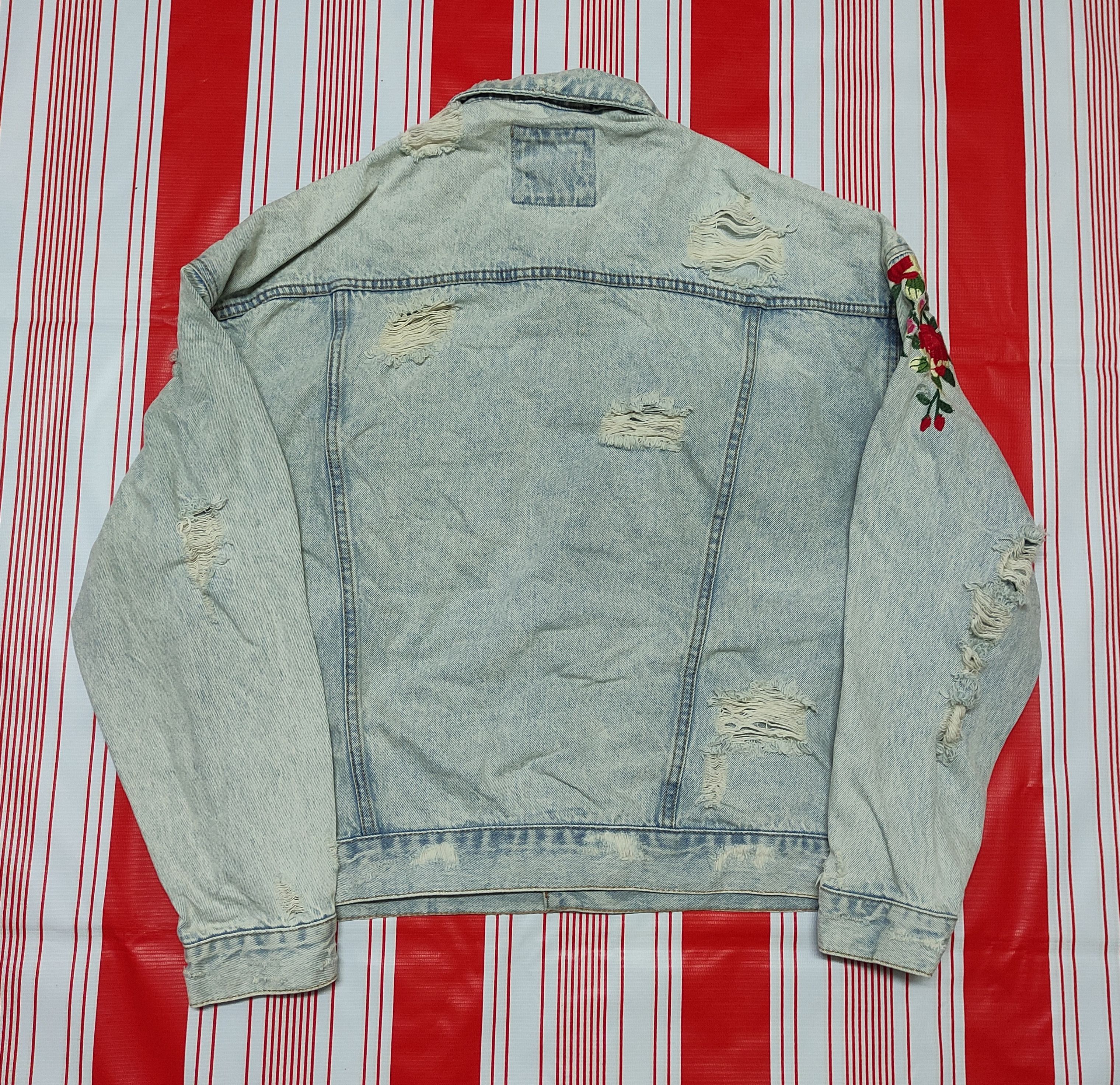 Zara Vtg Zara Man Sunfaded Light Wash Denim Jacket Size US L / EU 52-54 / 3 - 2 Thumbnail