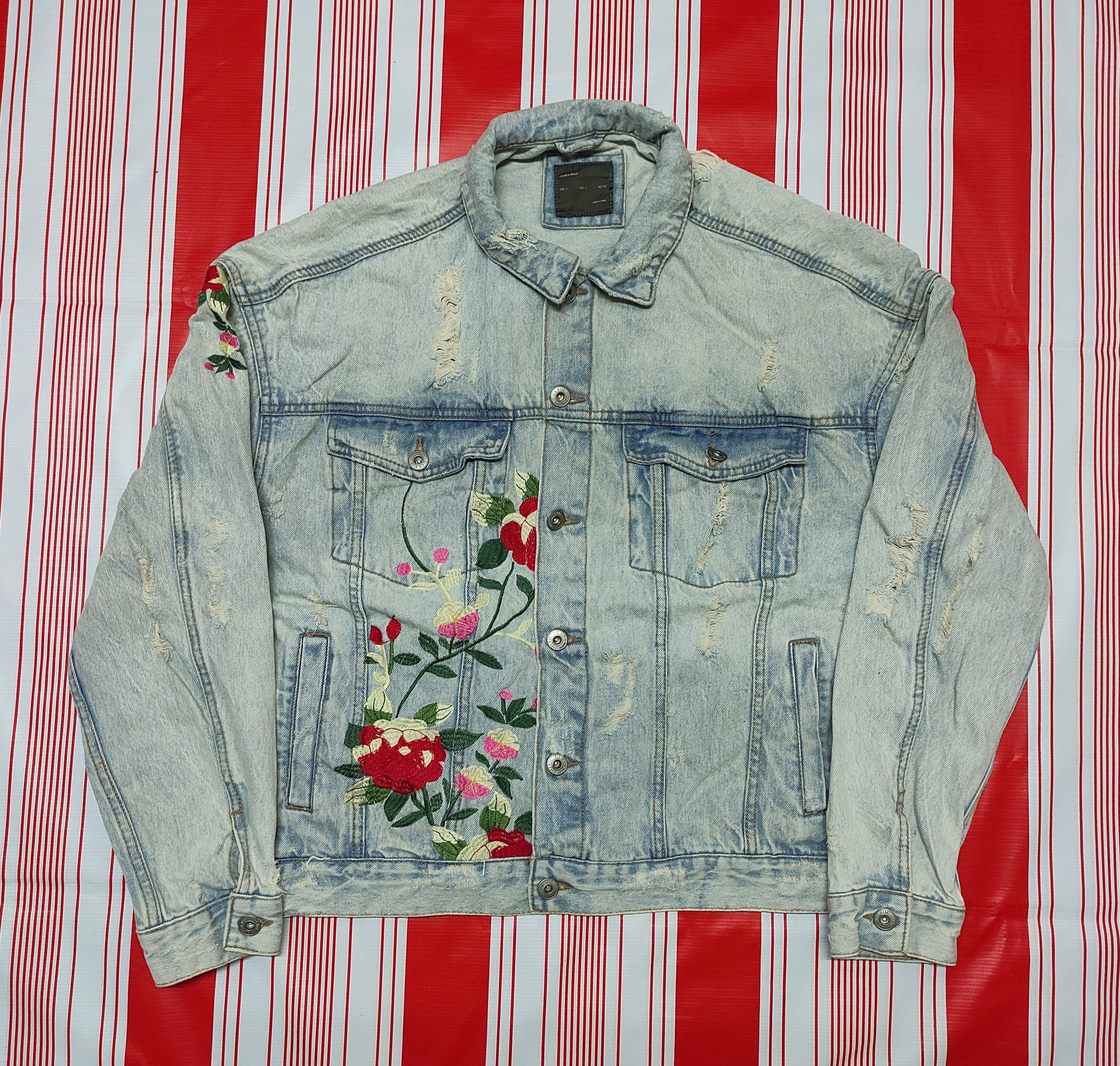 Zara Vtg Zara Man Sunfaded Light Wash Denim Jacket Size US L / EU 52-54 / 3 - 1 Thumbnail