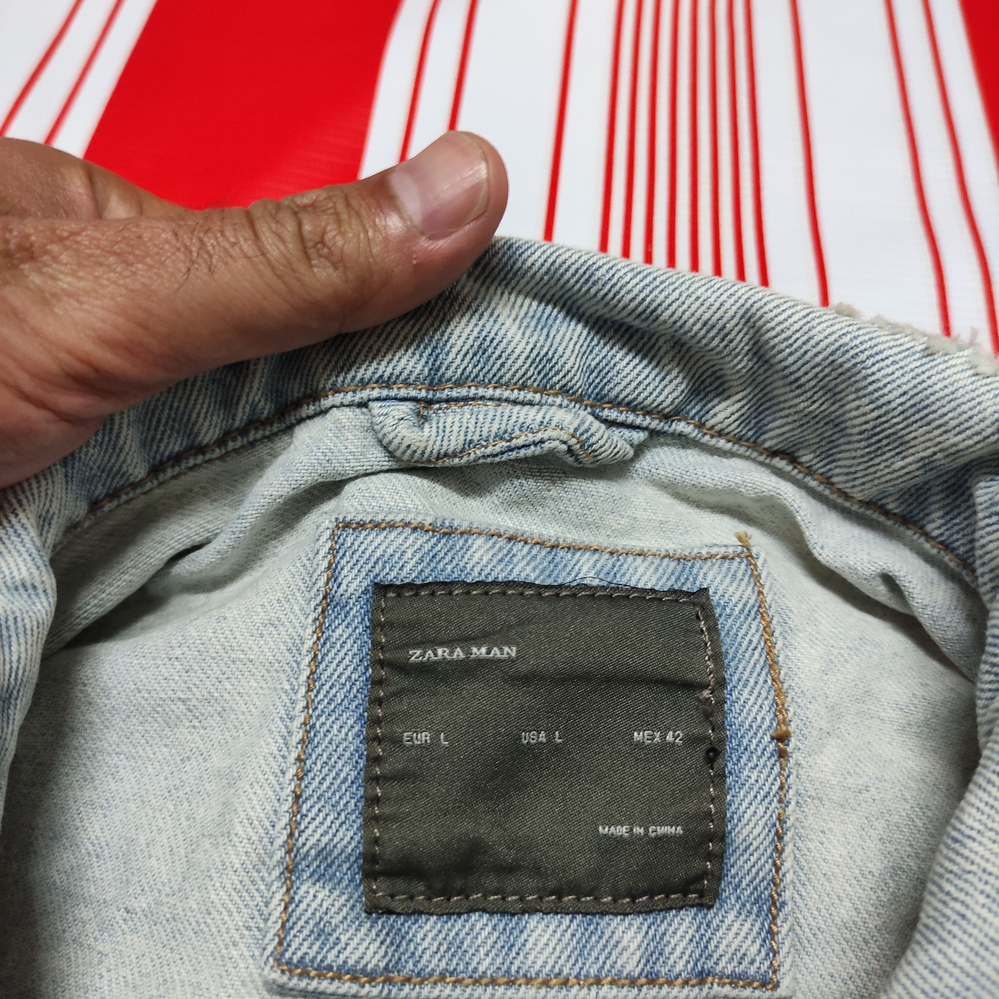 Zara Vtg Zara Man Sunfaded Light Wash Denim Jacket Size US L / EU 52-54 / 3 - 3 Thumbnail
