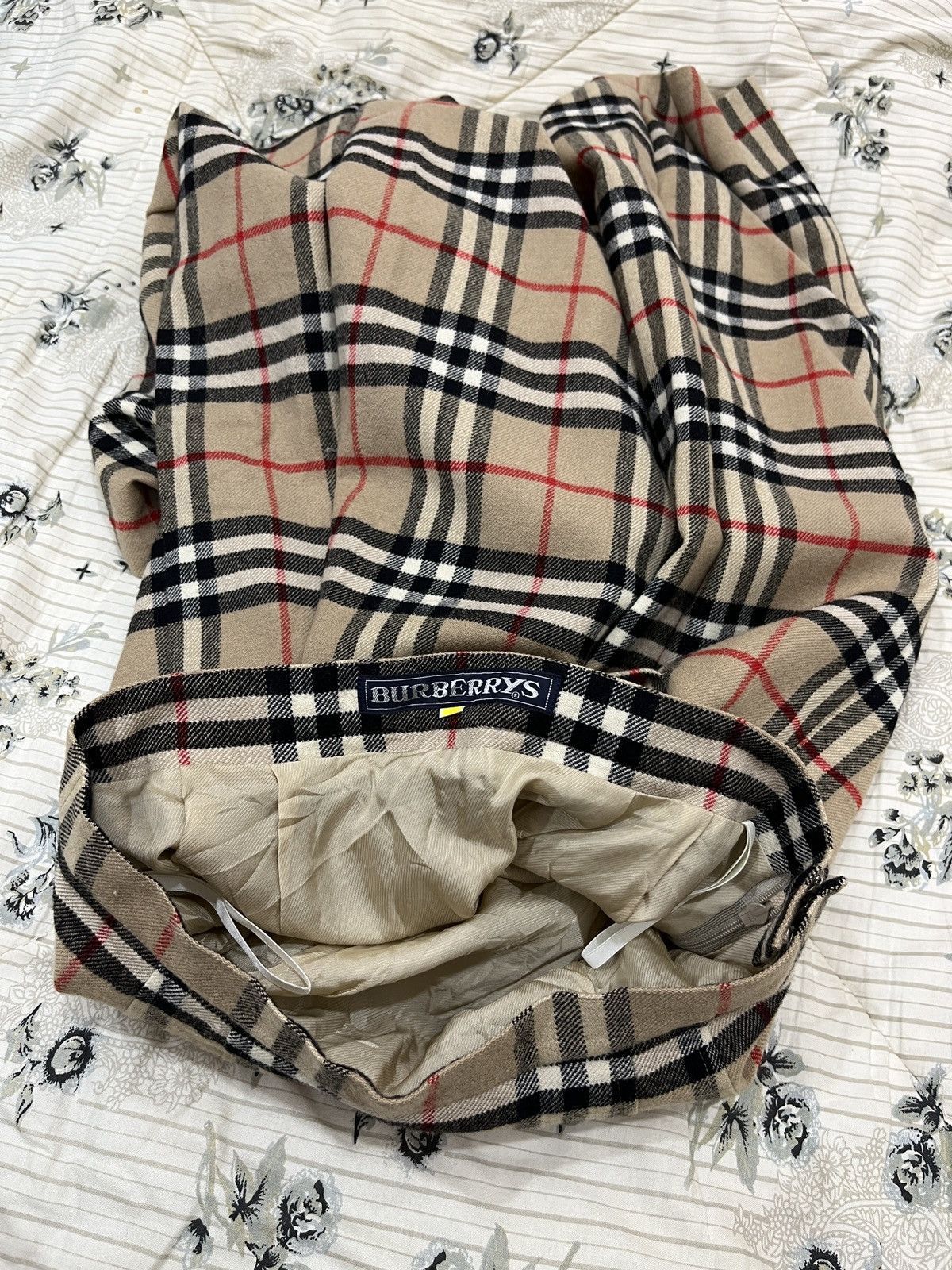 Burberry (Ttt). 💣🔥ARCHIVE COLLECTION BURBERRYS NOVA CHECK SKIRTS Size 24" / US 00 / IT 34 - 7 Thumbnail