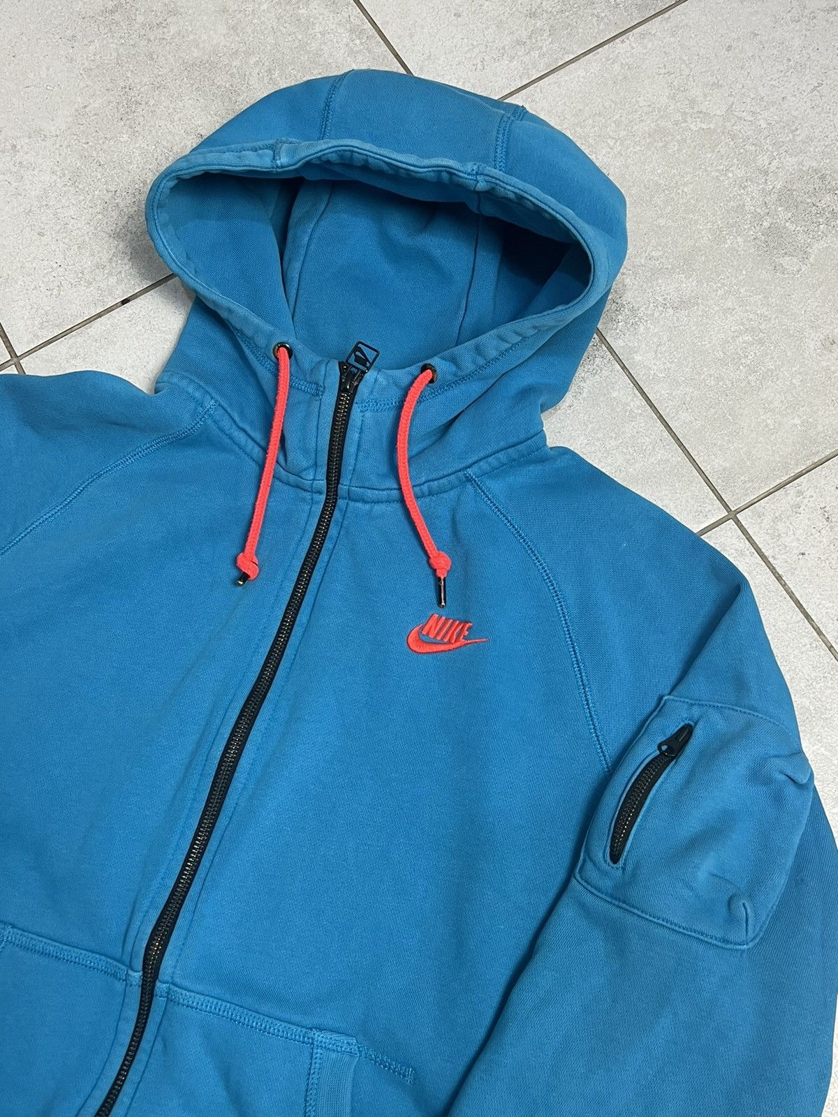 Nike Rare Nike Tech Hoodie With Arm Pocket Hype Streetwear Size US L / EU 52-54 / 3 - 3 Thumbnail