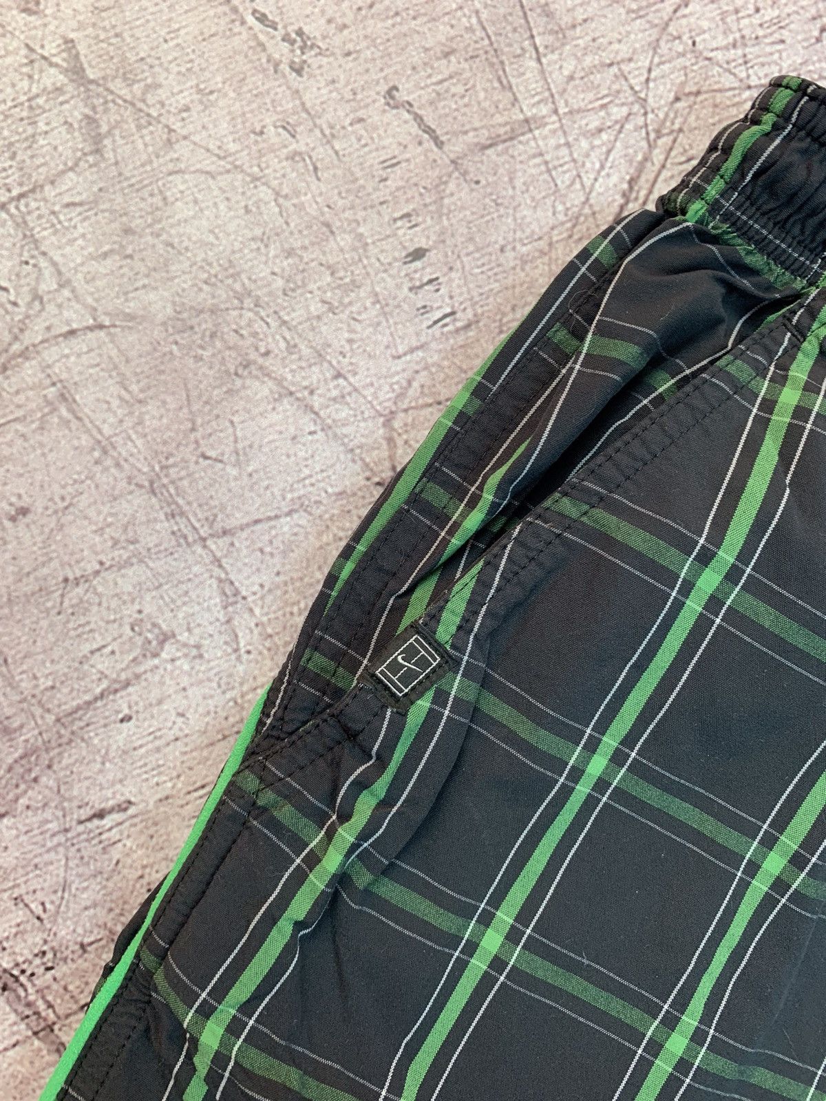 Nike × Vintage Vintage Nike Y2K Hype Mens Shorts Size US 34 / EU 50 - 4 Thumbnail
