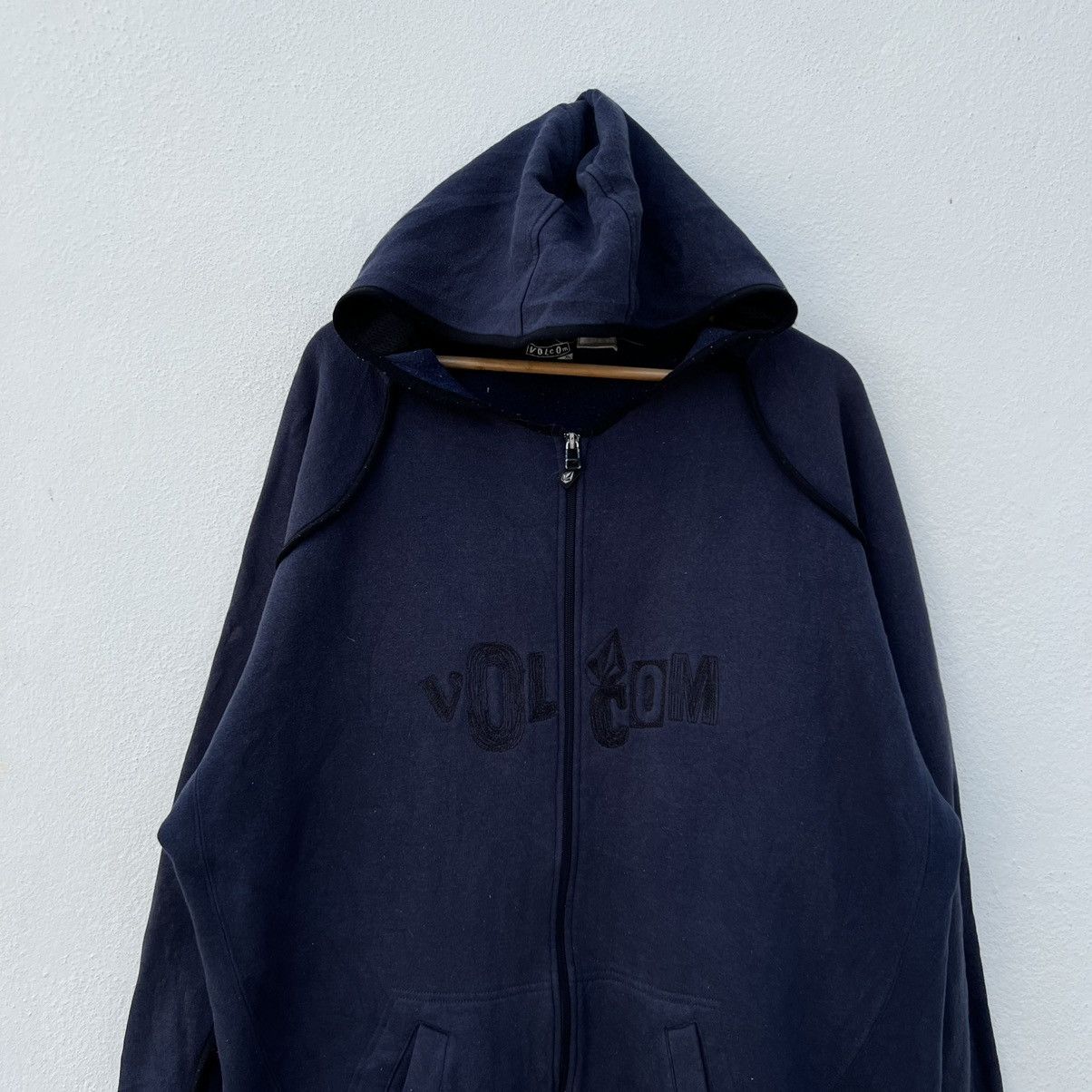 Japanese Brand VINTAGE VOLCOM HOODIE JACKET Size US XL / EU 56 / 4 - 3 Thumbnail