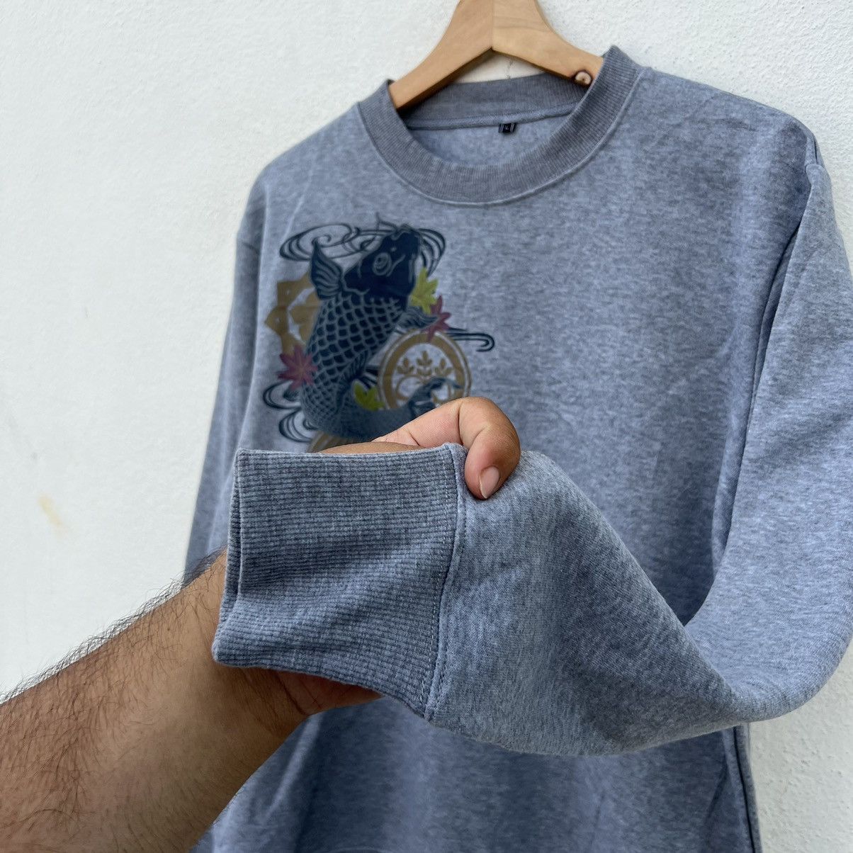 Japanese Brand VINTAGE SUKAJAN DESIGN SWEATSHIRT FISH COIL Size US L / EU 52-54 / 3 - 7 Thumbnail