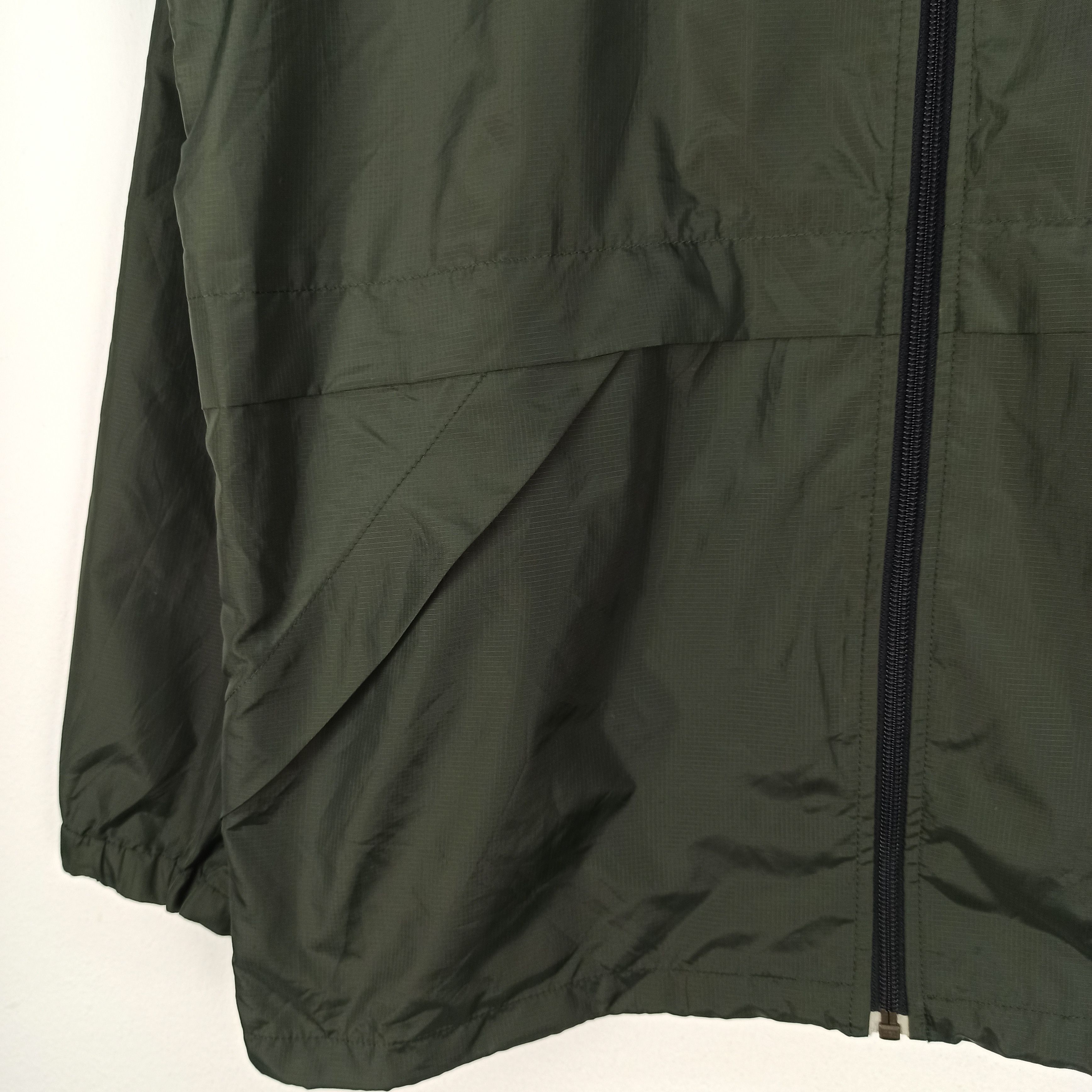 Japanese Brand Rare Uniqlo Windbreaker Hoodie Light Jacket Full Zipper Size US S / EU 44-46 / 1 - 2 Thumbnail