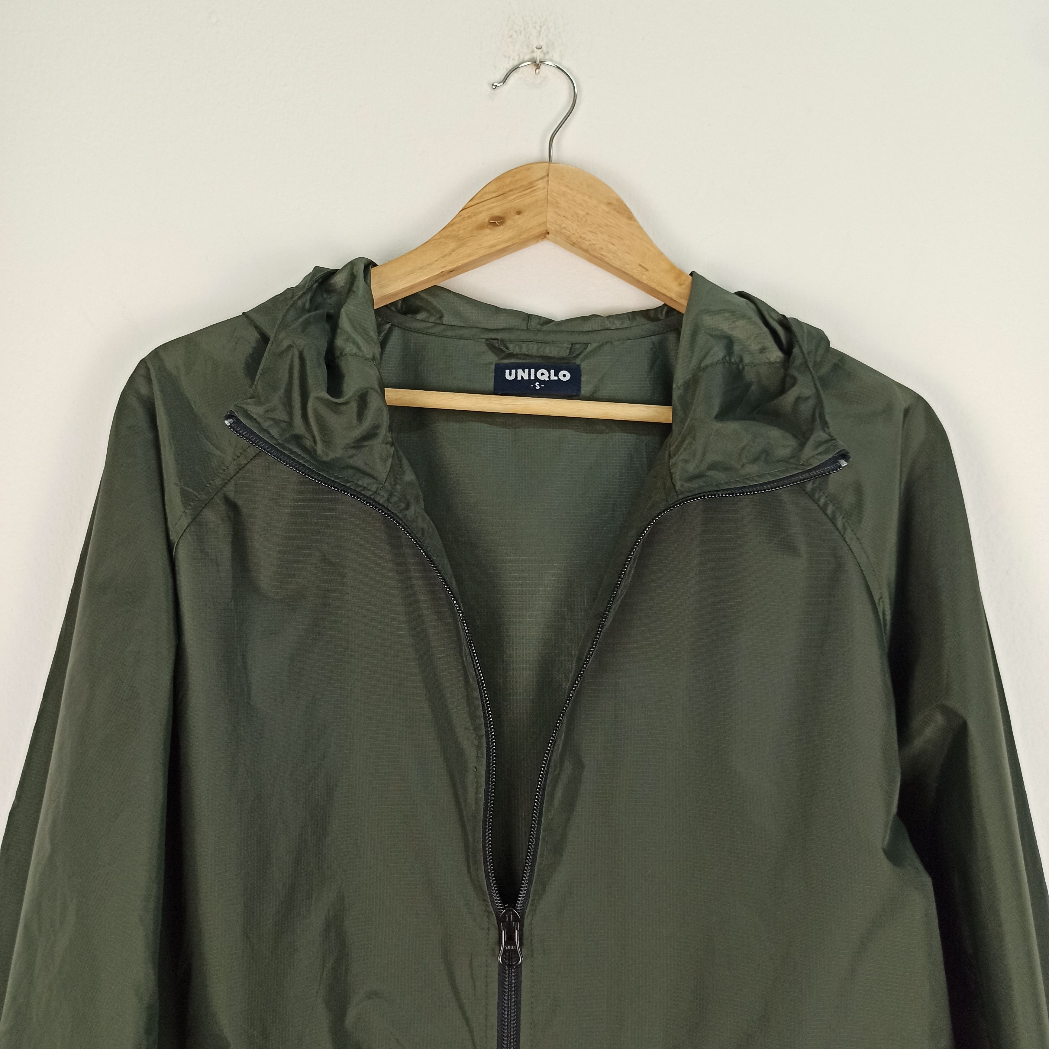Japanese Brand Rare Uniqlo Windbreaker Hoodie Light Jacket Full Zipper Size US S / EU 44-46 / 1 - 4 Thumbnail