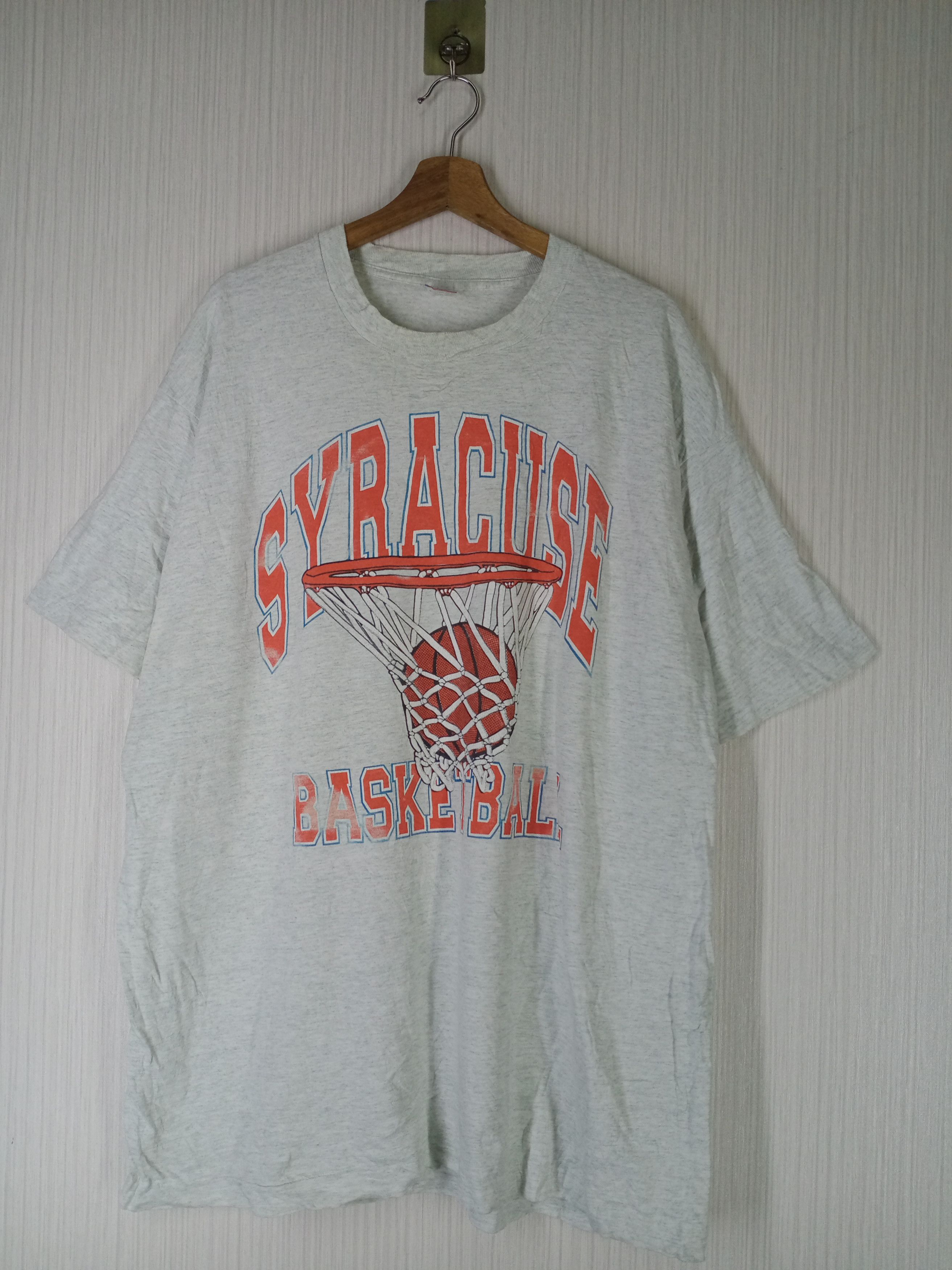 Vintage Vintage 90s Syracuse Basketball Tshirt Size US XXL / EU 58 / 5 - 1 Thumbnail