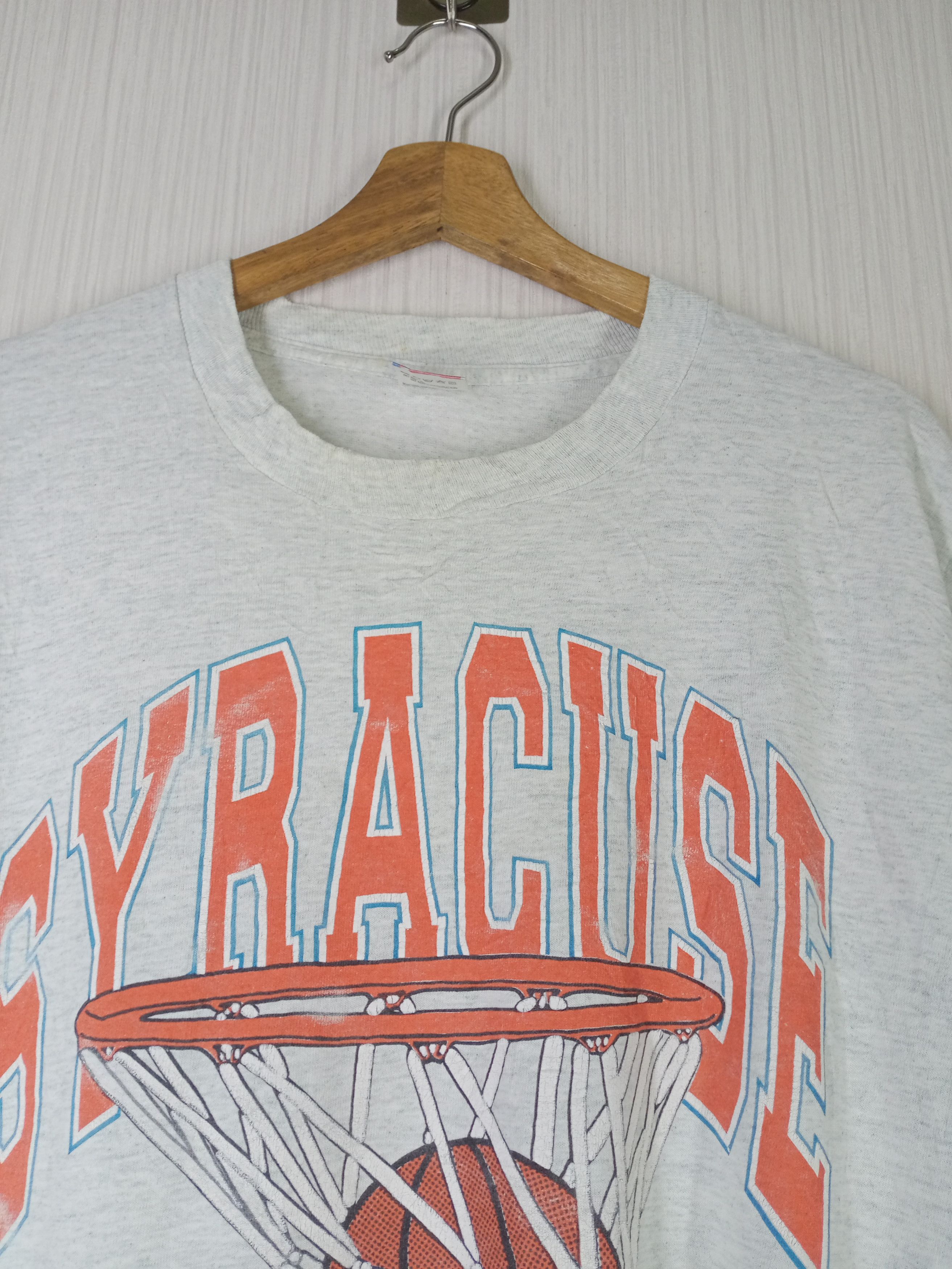 Vintage Vintage 90s Syracuse Basketball Tshirt Size US XXL / EU 58 / 5 - 2 Thumbnail