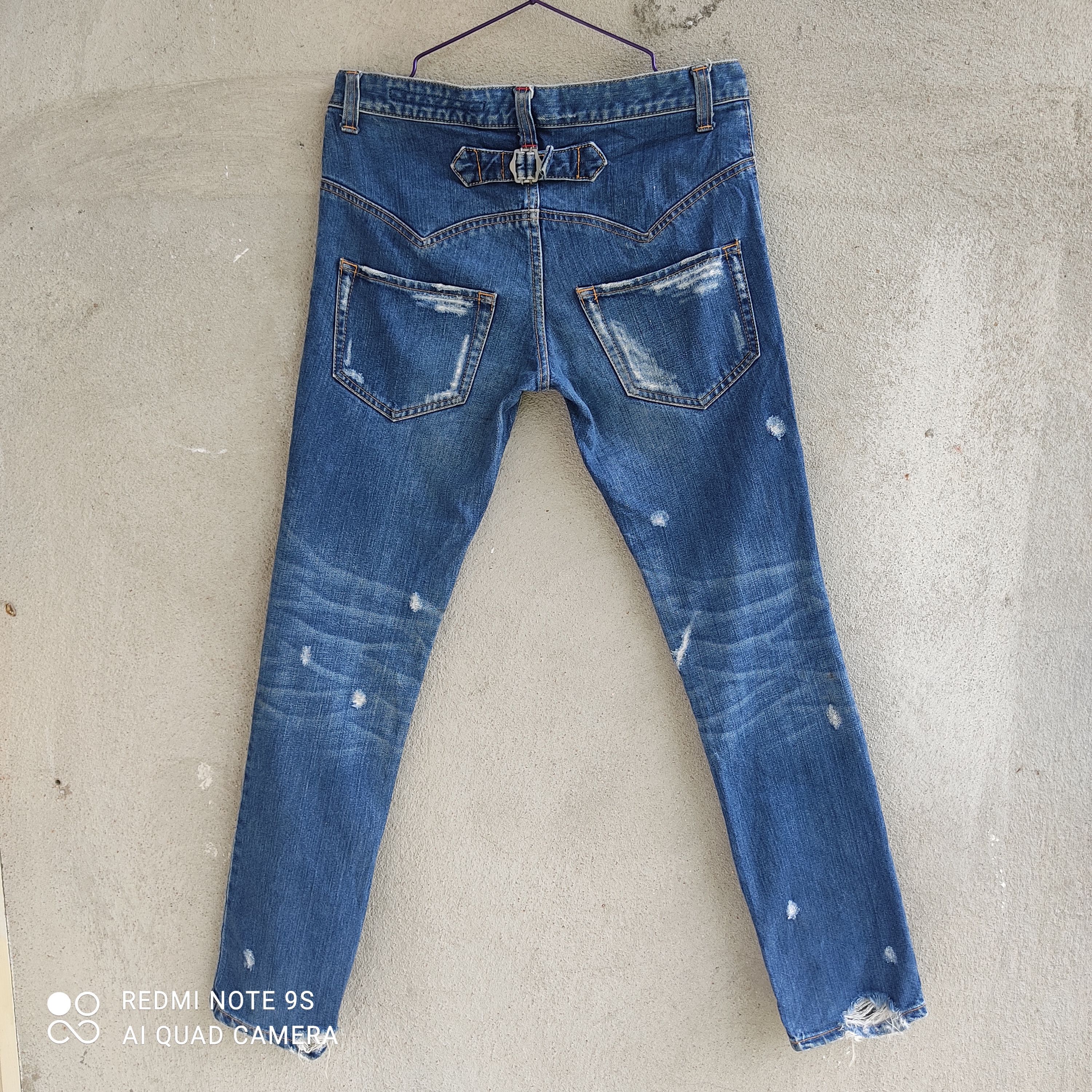 Issey Miyake Issey Miyake Sunaokuwahara Buckleback Distressed Denime Size 32" / US 10 / IT 46 - 2 Thumbnail