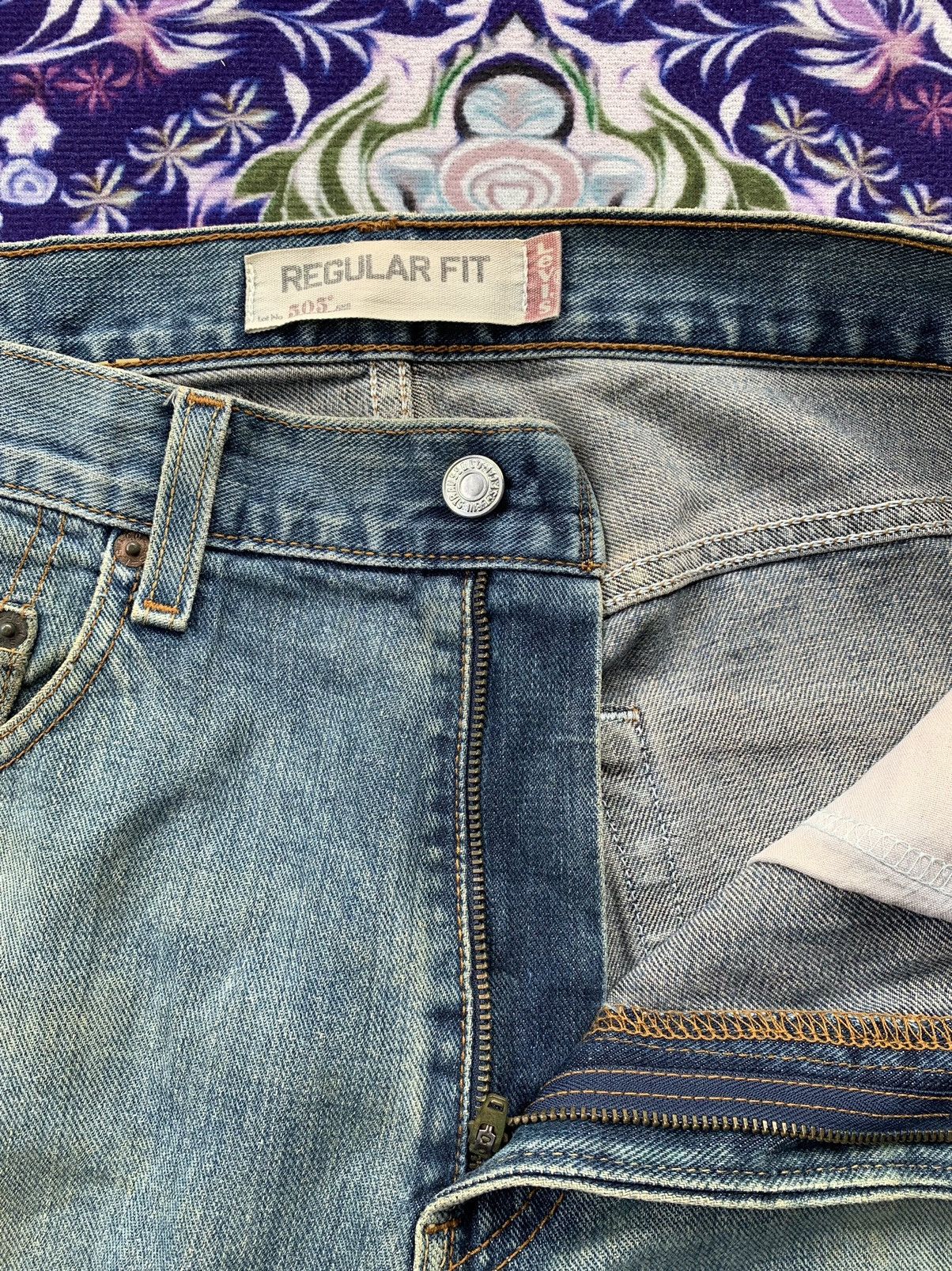 Levi's Vintage Levis 505 Faded Wash Denim Size US 35 - 3 Thumbnail