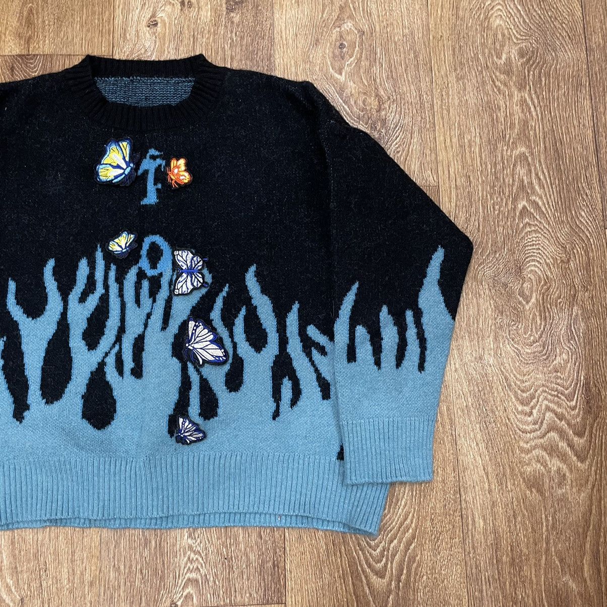 Vintage Y2K Graphic Knit Sweater Flame Print Streetwear Boxy Slim S Size US S / EU 44-46 / 1 - 3 Thumbnail
