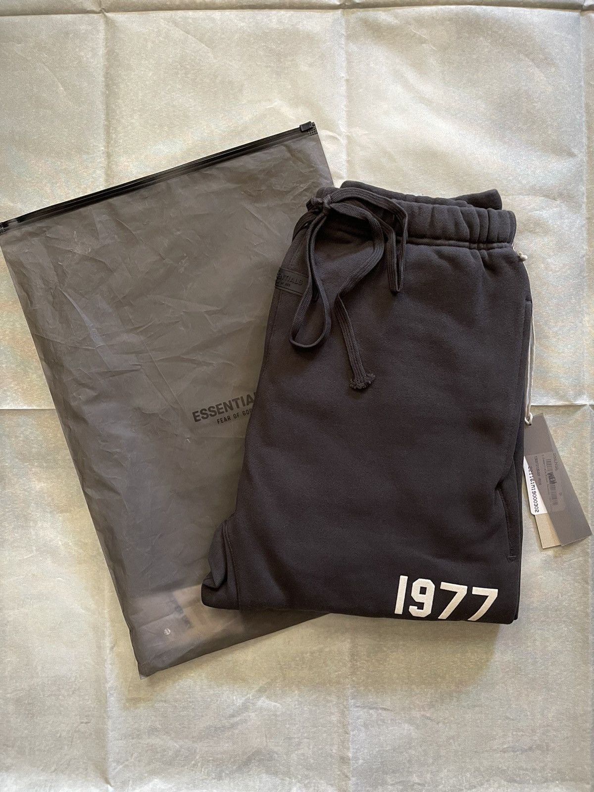 Fear of God Fear Of God Essentials 1977 Relaxed Fit Sweatpants Iron (S) Size US 30 / EU 46 - 7 Thumbnail