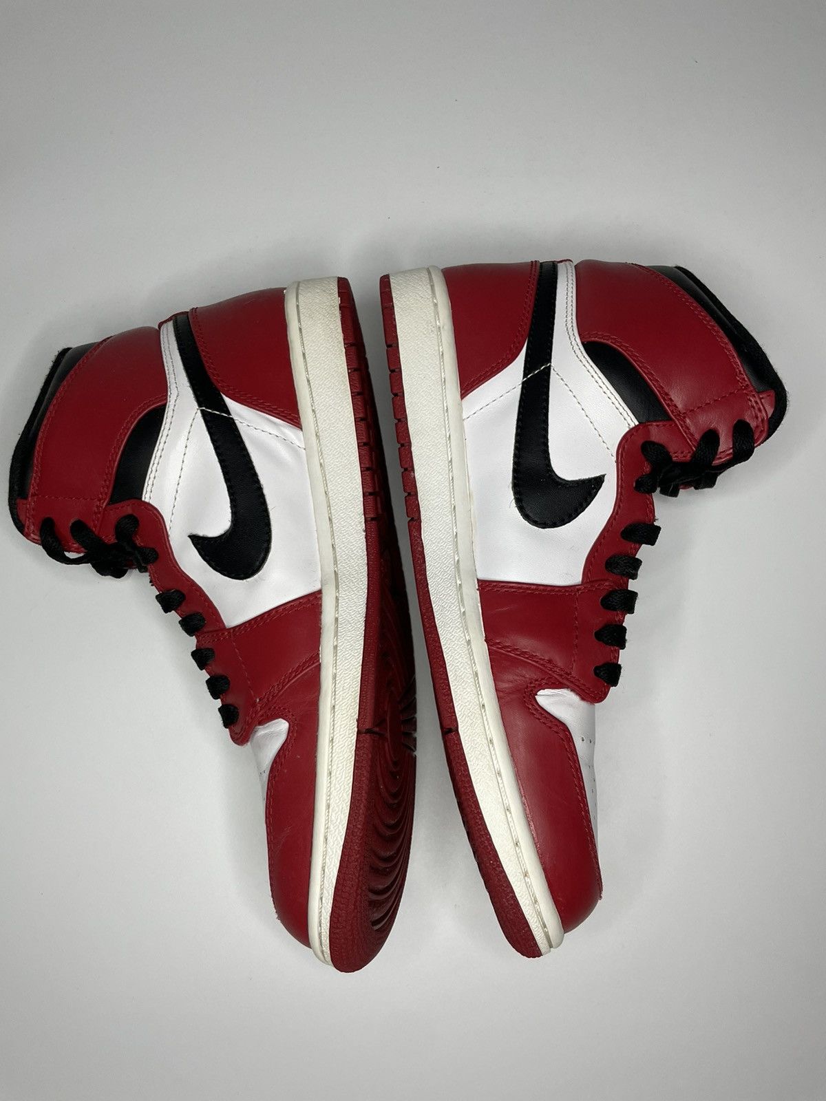 Jordan Brand 2013 Air Jordan 1 Retro High “Chicago” Size US 8 / EU 41 - 4 Thumbnail