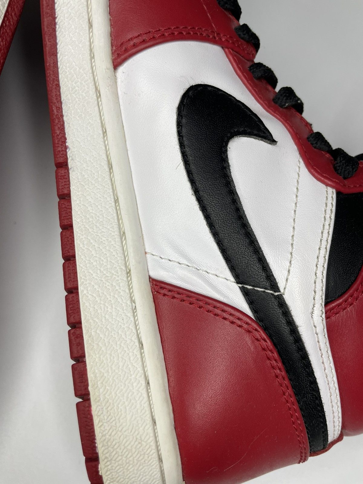 Jordan Brand 2013 Air Jordan 1 Retro High “Chicago” Size US 8 / EU 41 - 11 Thumbnail