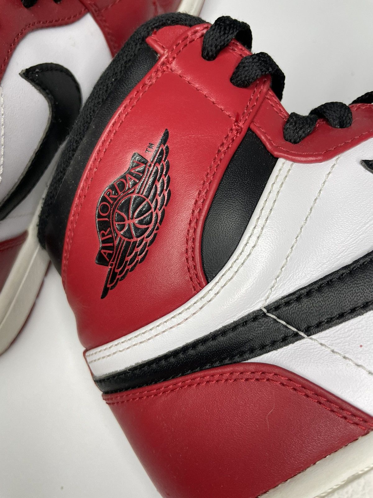 Jordan Brand 2013 Air Jordan 1 Retro High “Chicago” Size US 8 / EU 41 - 12 Thumbnail