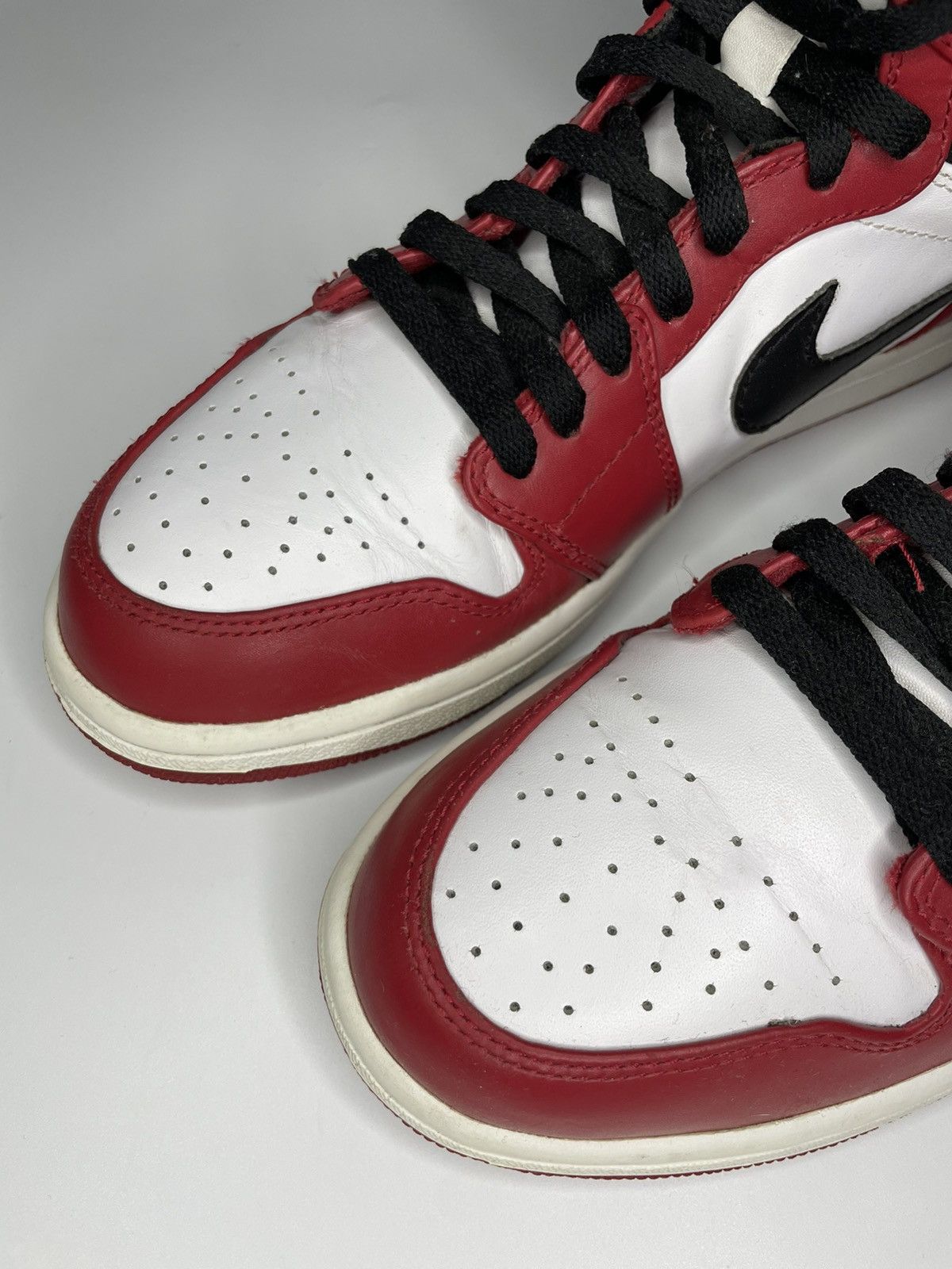 Jordan Brand 2013 Air Jordan 1 Retro High “Chicago” Size US 8 / EU 41 - 6 Thumbnail