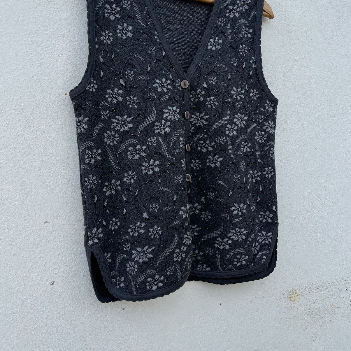 Japanese Brand RARE DESIGN FLOWER FULL PRINT GEN MODA TANK TOP VEST Size US M / EU 48-50 / 2 - 4 Thumbnail
