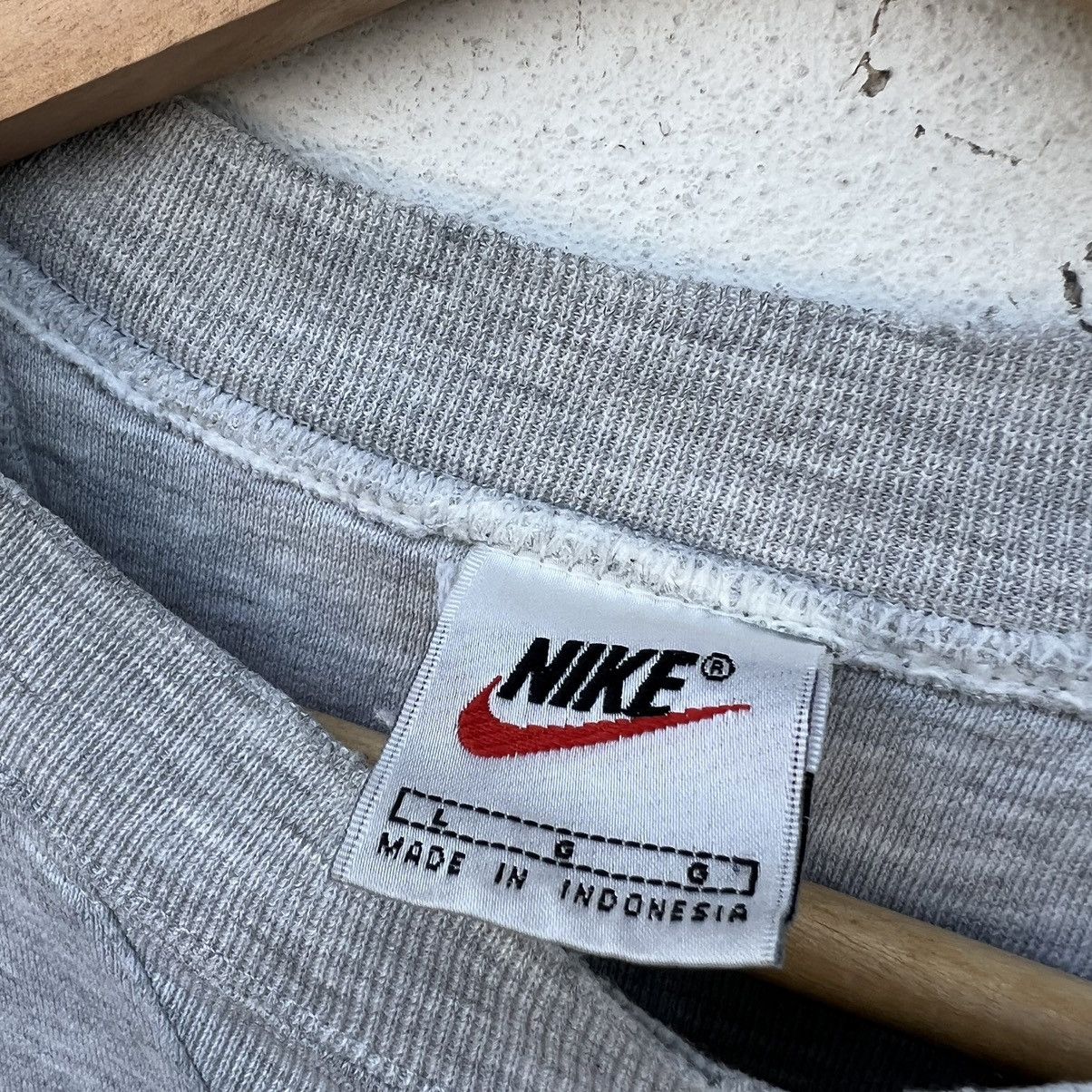 Nike VINTAGE NIKE SMALL SWOOSH SWEATSHIRT Size US L / EU 52-54 / 3 - 9 Thumbnail