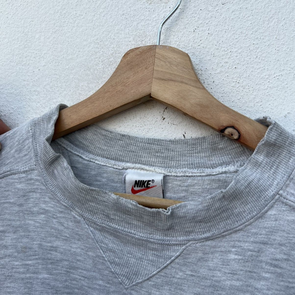 Nike VINTAGE NIKE SMALL SWOOSH SWEATSHIRT Size US L / EU 52-54 / 3 - 8 Thumbnail