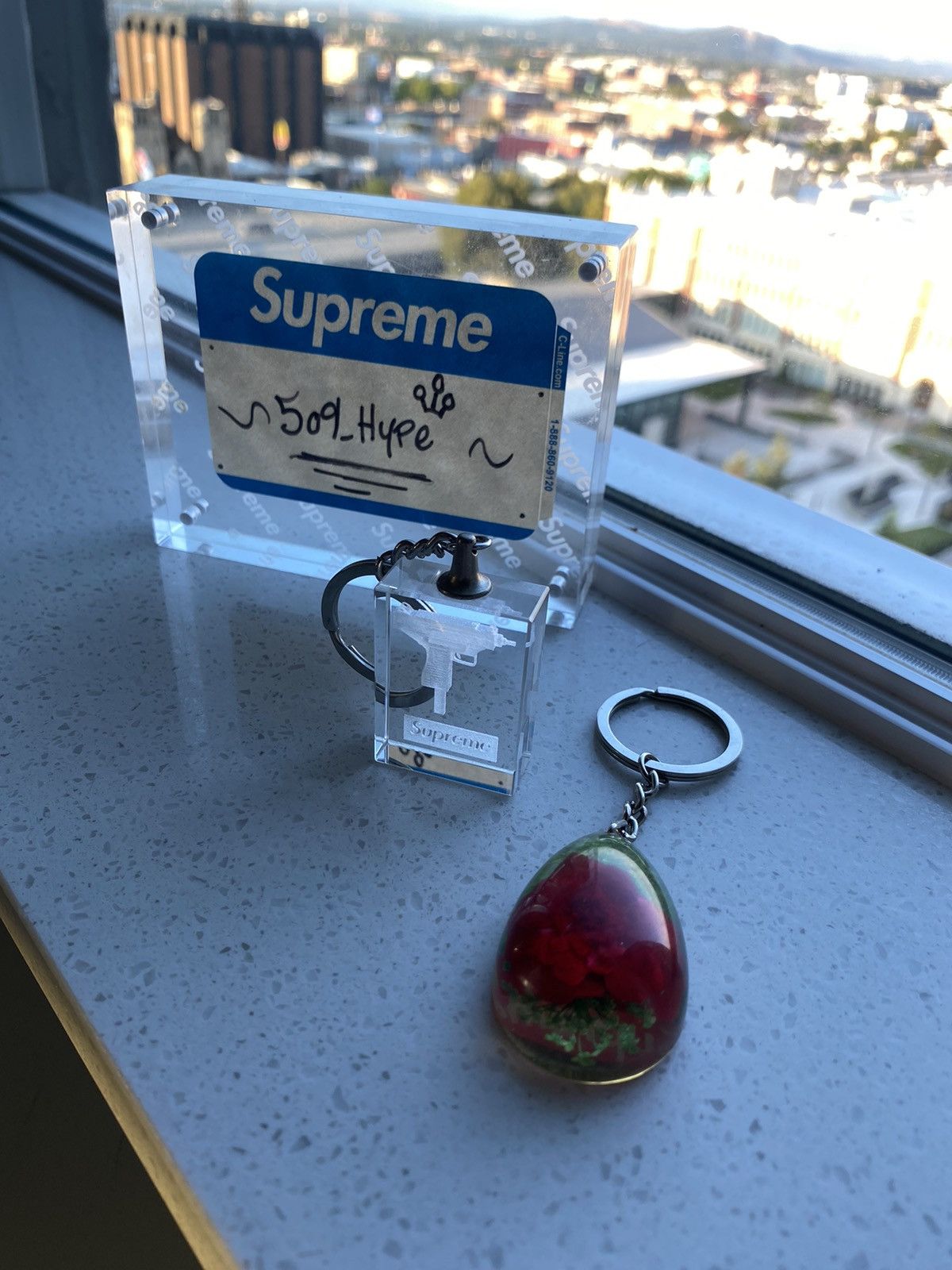 Supreme Supreme Uzi & Rose Keychain Bundle Size ONE SIZE - 3 Thumbnail