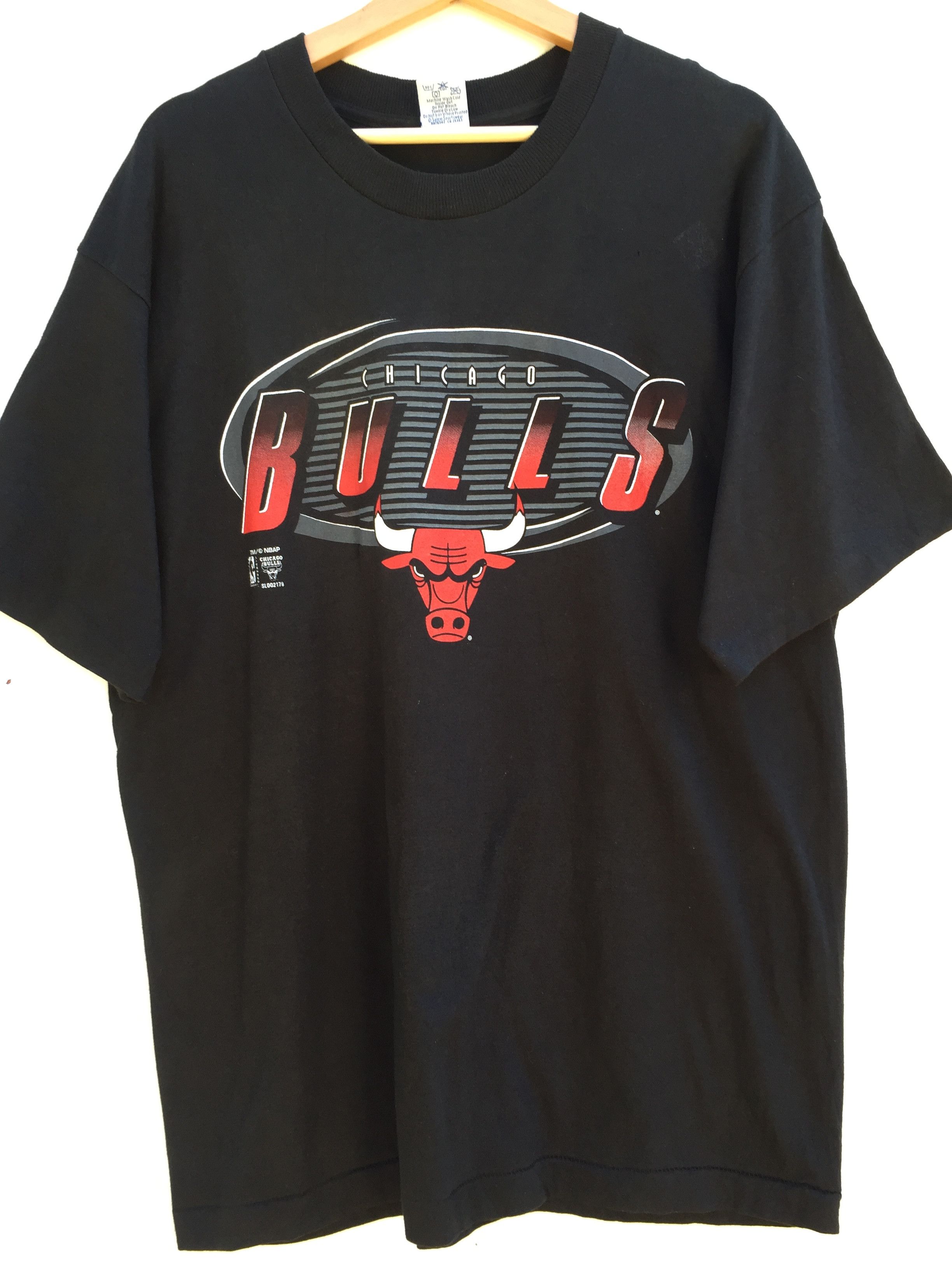 NBA Vintage 90's Salem Sportswear Chicago Bulls NBA T shirt Size US L / EU 52-54 / 3 - 3 Thumbnail