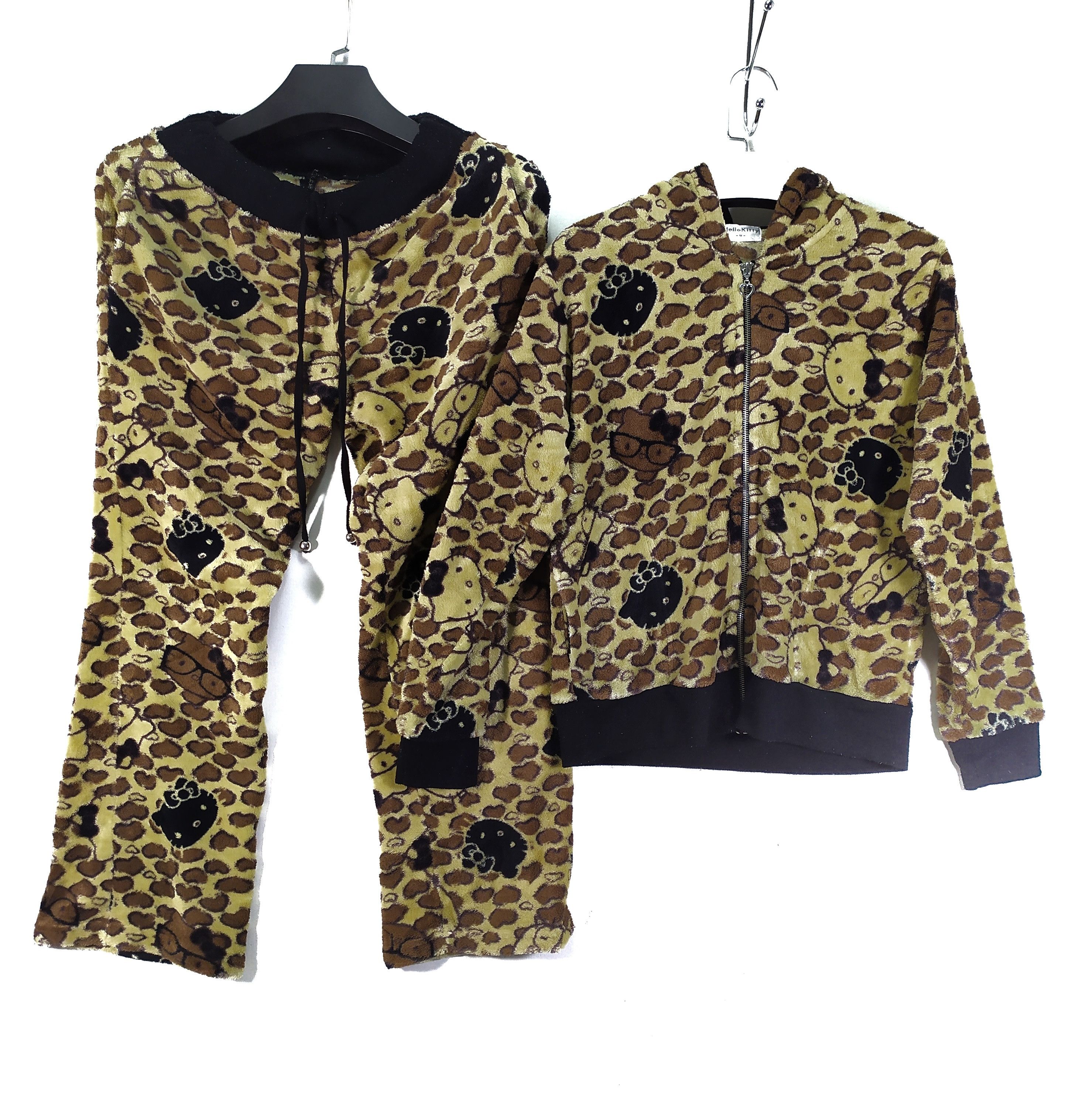 Japanese Brand HELLO KITTY Fullprint Hooded Fleece Sets #68-004 Size M / US 6-8 / IT 42-44 - 1 Thumbnail