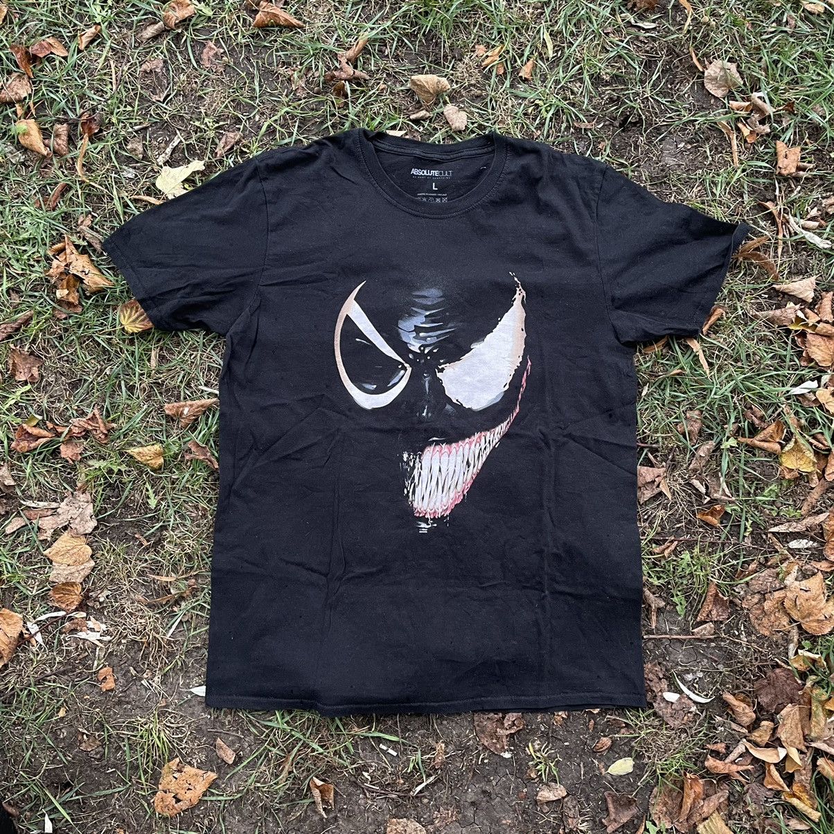 image of Band Tees x Vintage Y2K Evil Skulls Dead Face Horror Tee Rock Streetwear in Black (Size Medium)